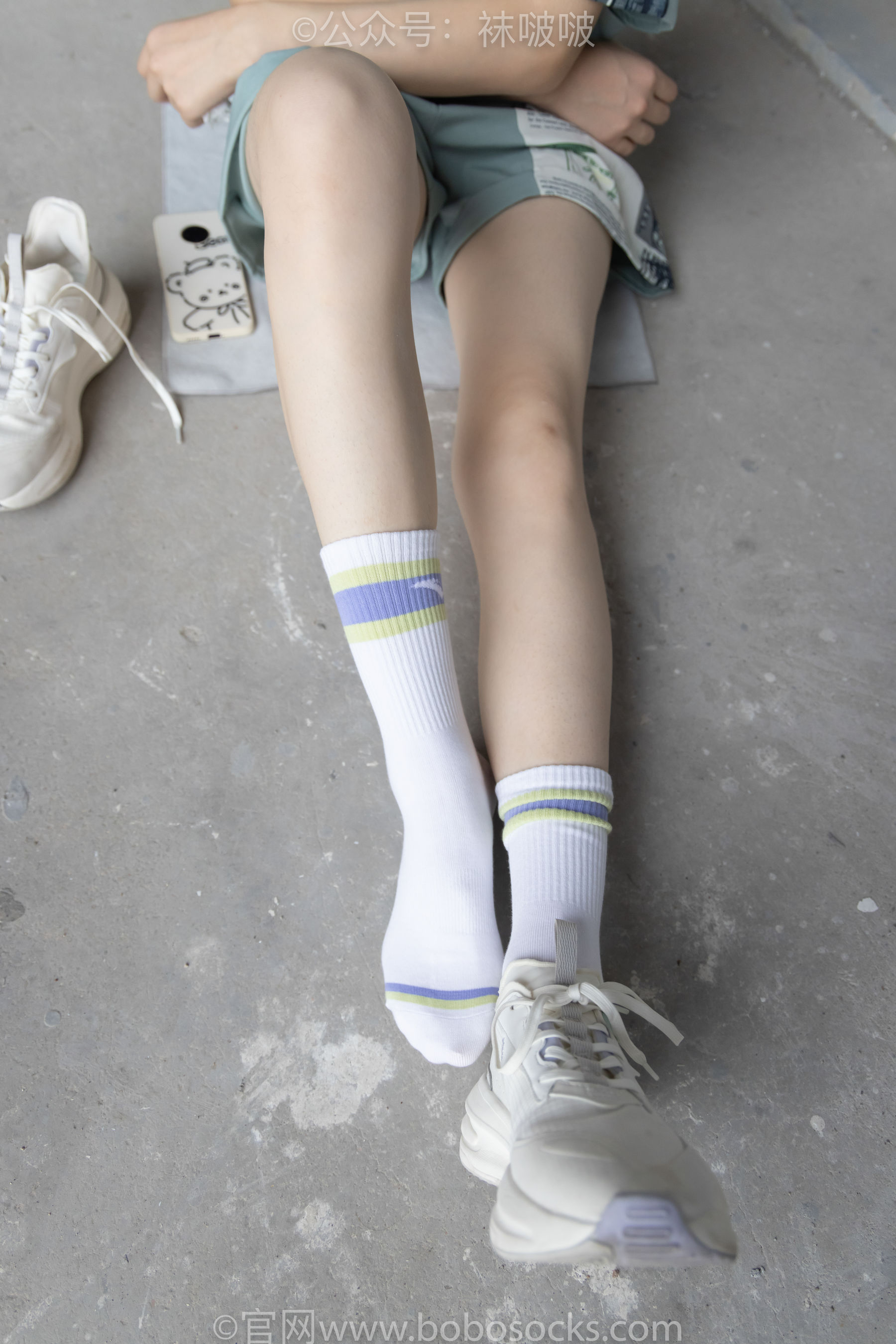BoBoSocks袜啵啵 No.025 熊熊-安踏运动鞋、白色棉袜、裸足