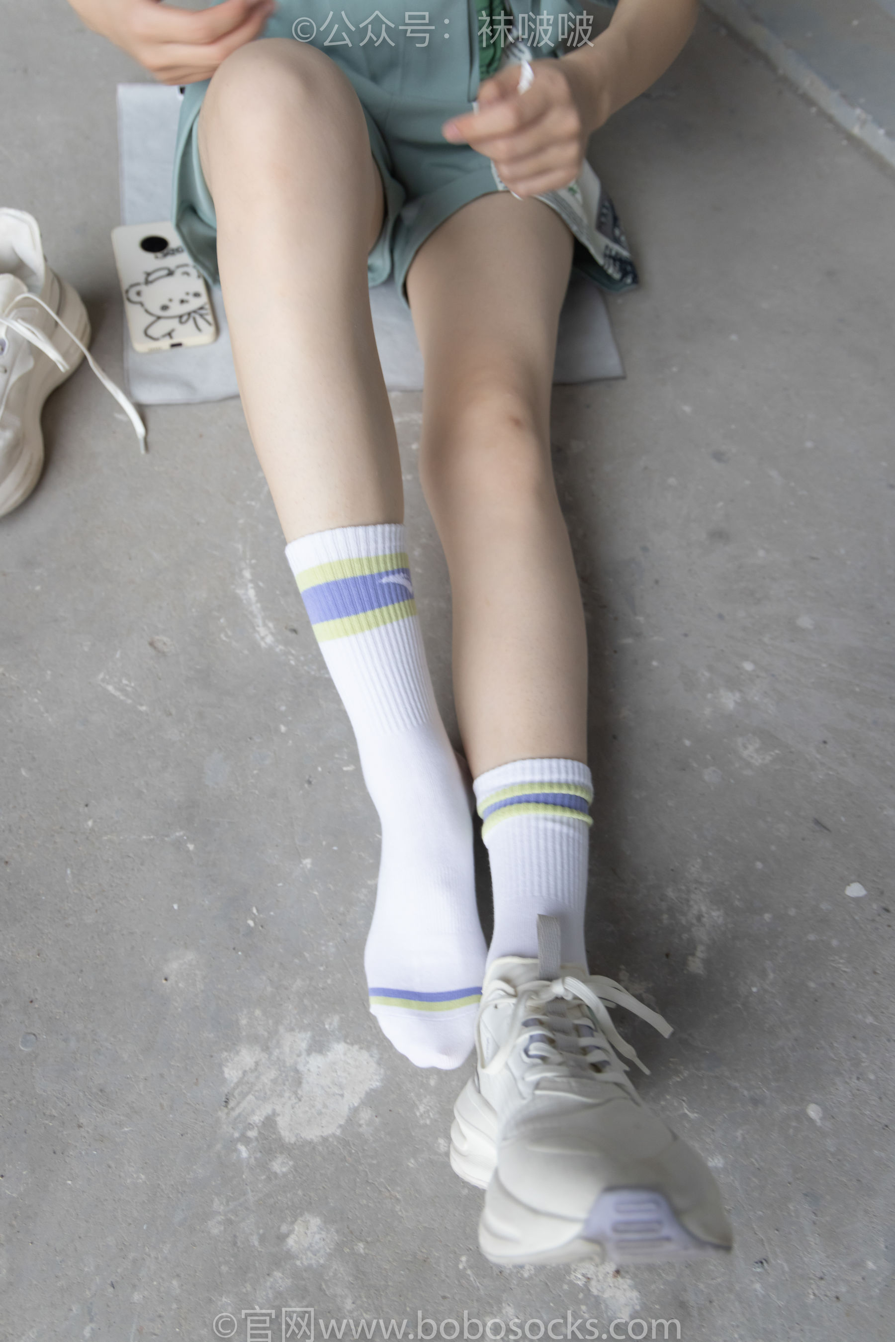 BoBoSocks袜啵啵 No.025 熊熊-安踏运动鞋、白色棉袜、裸足