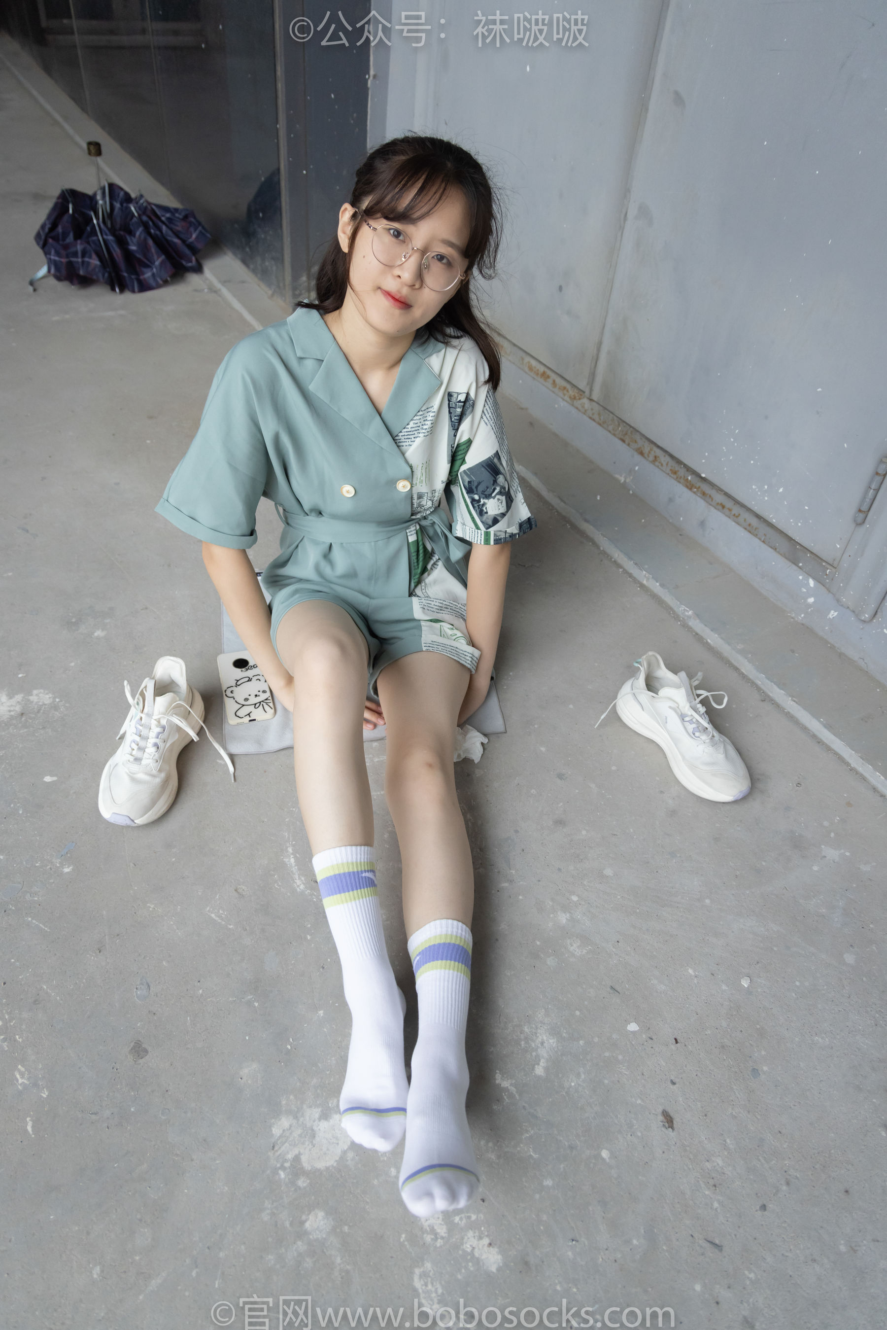 BoBoSocks袜啵啵 No.025 熊熊-安踏运动鞋、白色棉袜、裸足