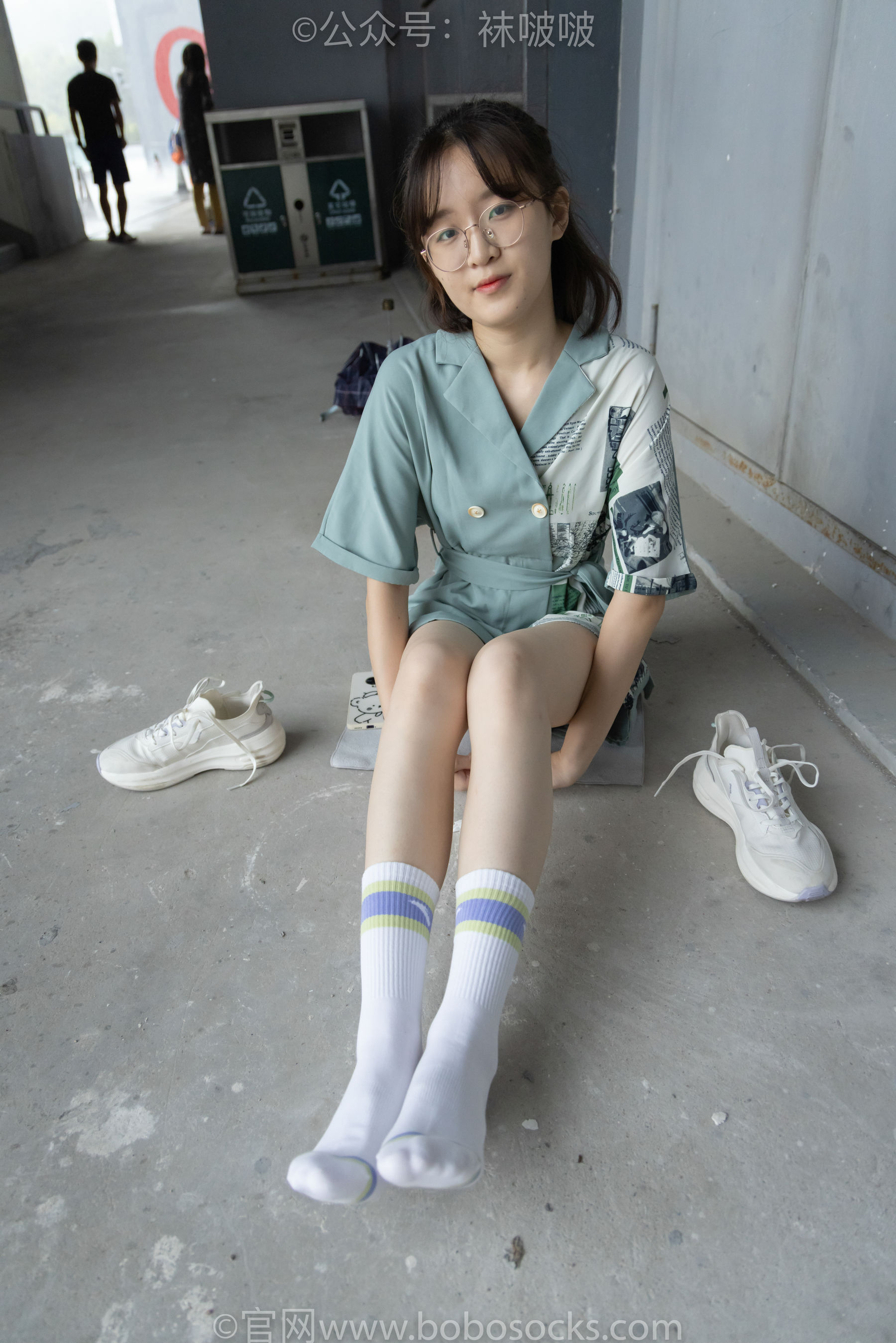 BoBoSocks袜啵啵 No.025 熊熊-安踏运动鞋、白色棉袜、裸足