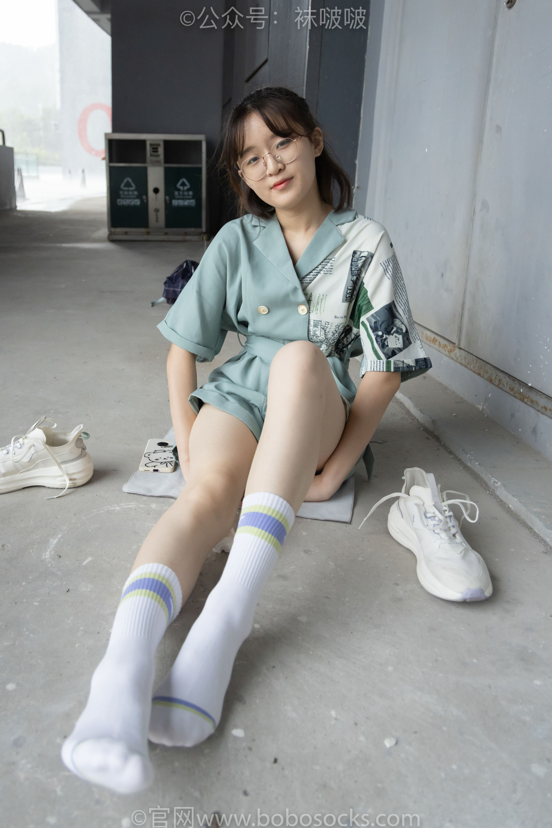 BoBoSocks袜啵啵 No.025 熊熊-安踏运动鞋、白色棉袜、裸足