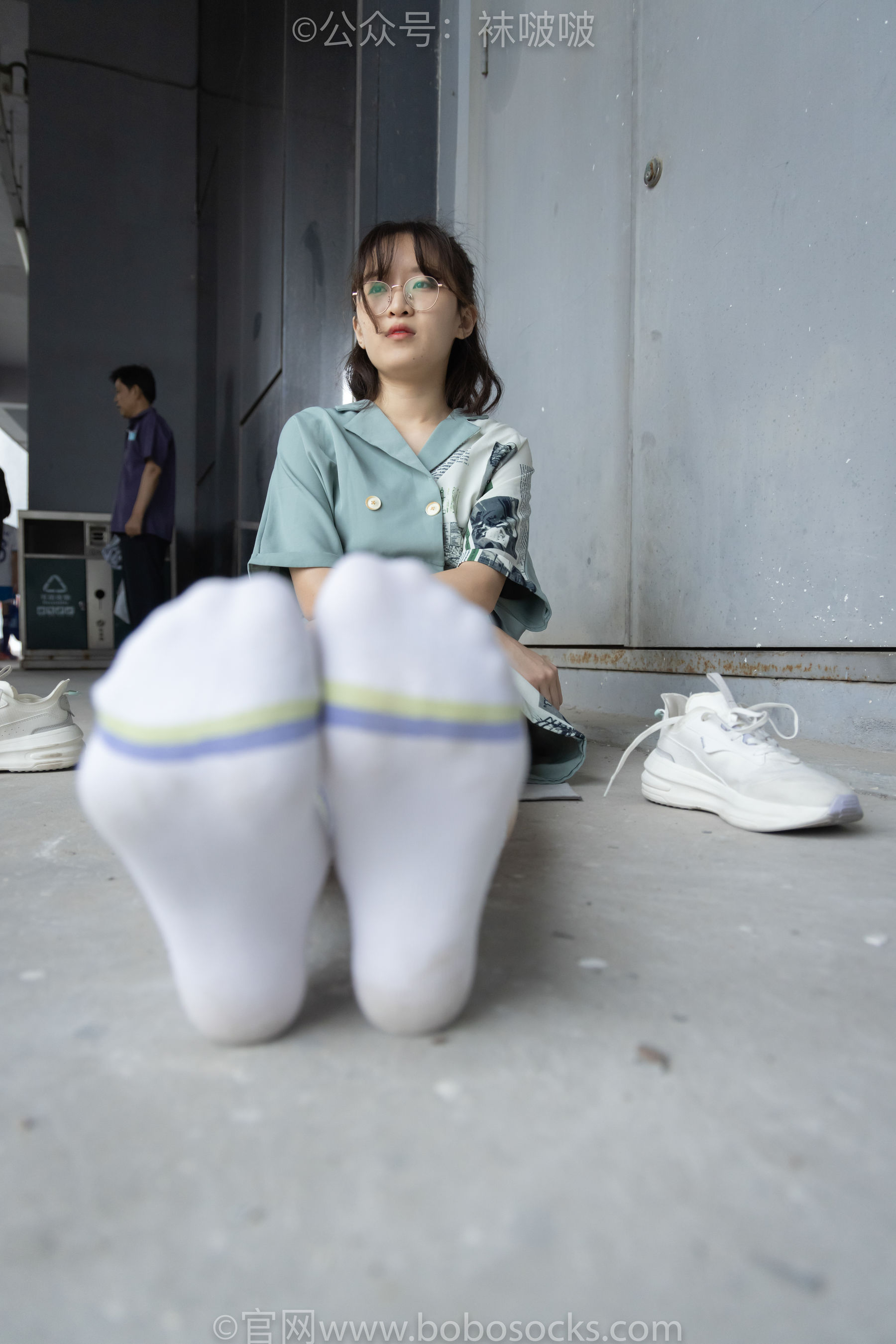 BoBoSocks袜啵啵 No.025 熊熊-安踏运动鞋、白色棉袜、裸足