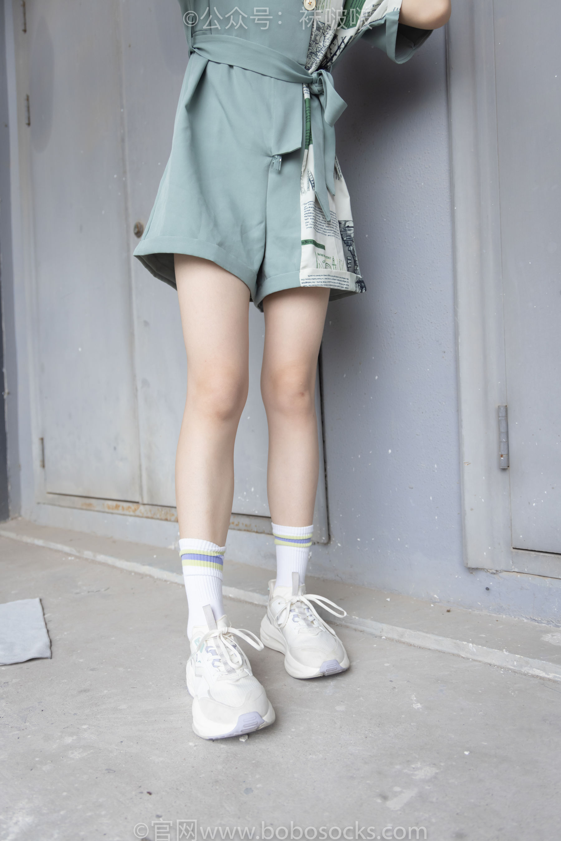 BoBoSocks袜啵啵 No.025 熊熊-安踏运动鞋、白色棉袜、裸足