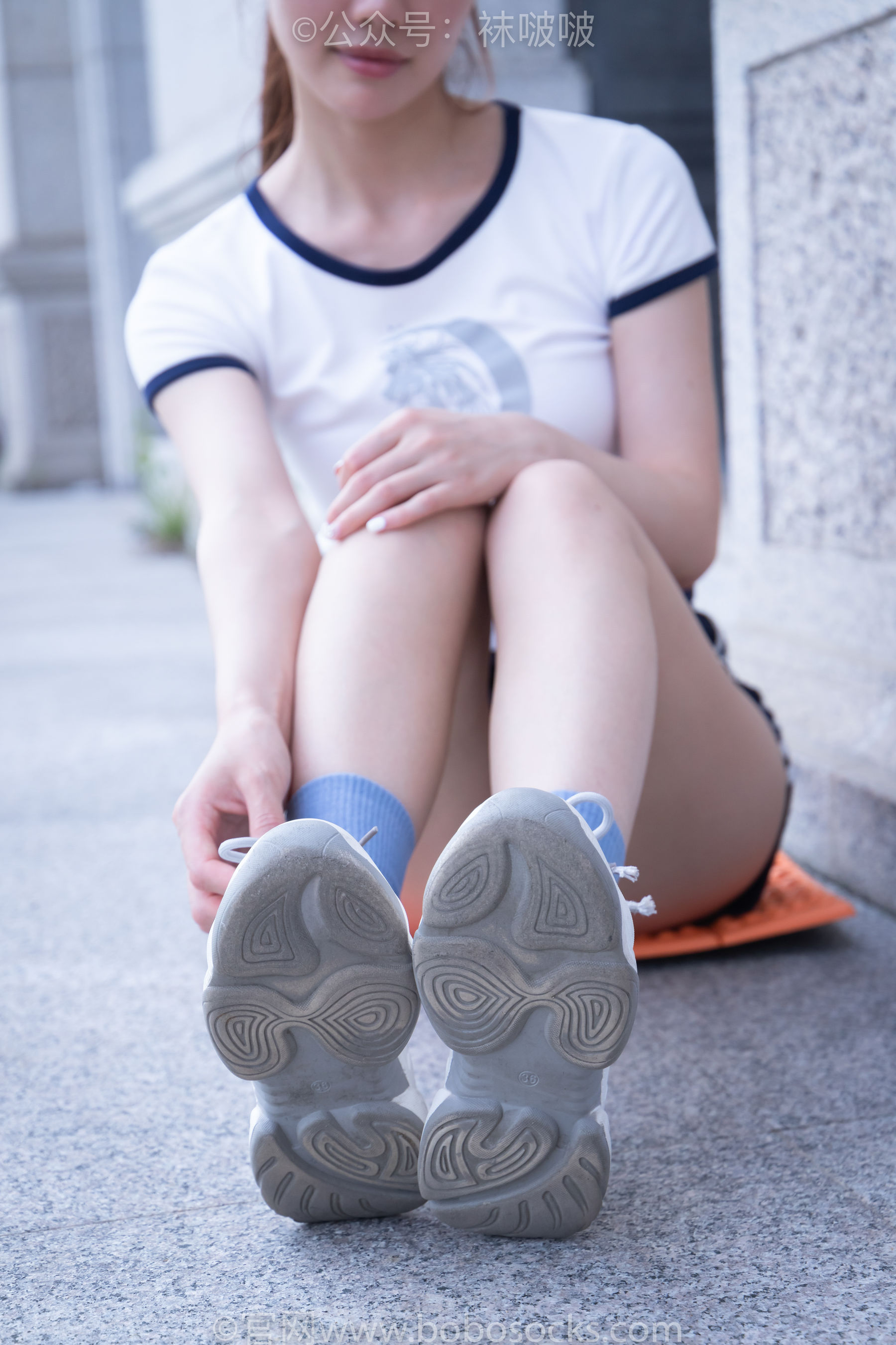 BoBoSocks袜啵啵 No.028 小米-运动鞋、白棉袜、裸足