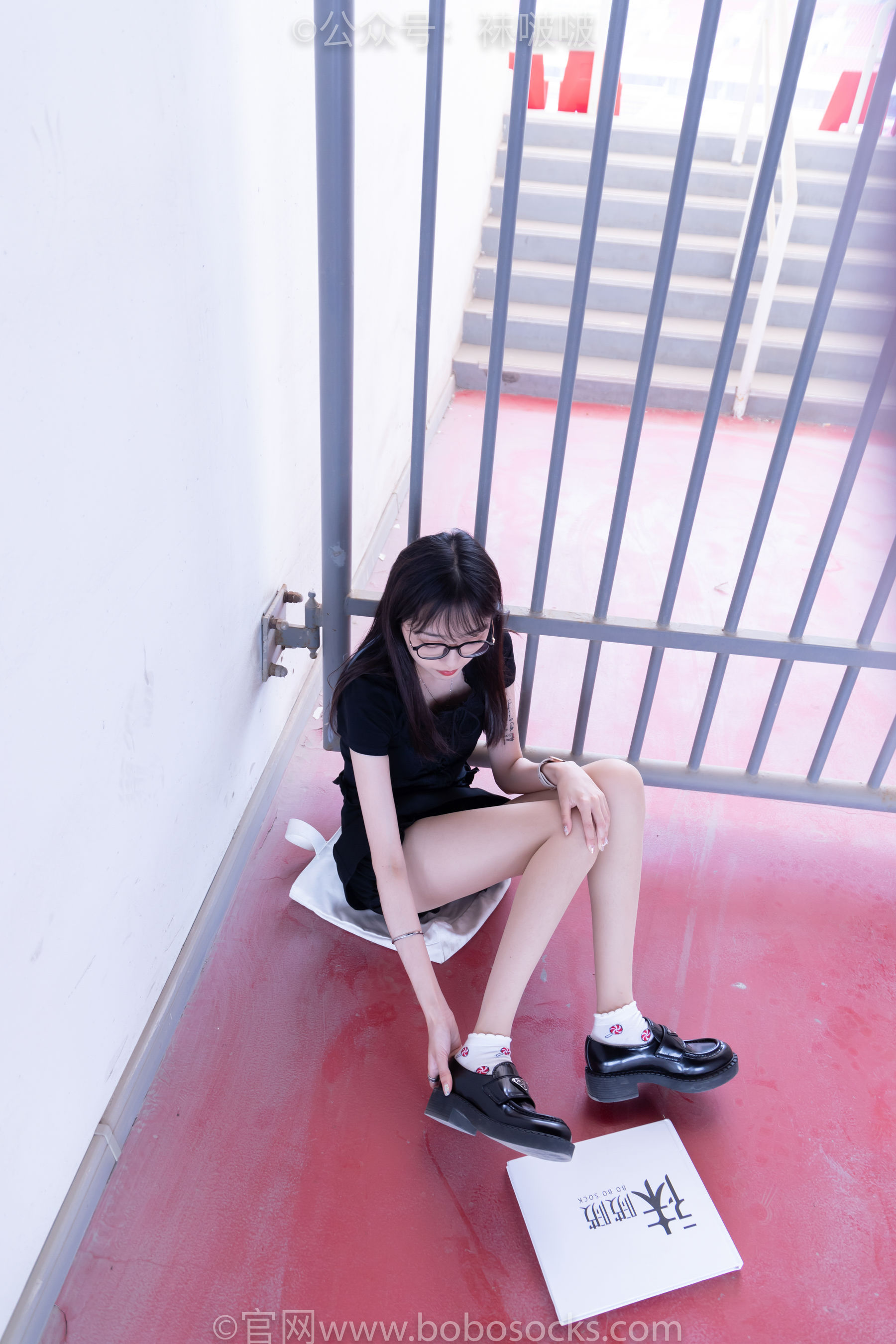 BoBoSocks袜啵啵 No.030 稚予- 皮鞋、短白棉袜、肉丝