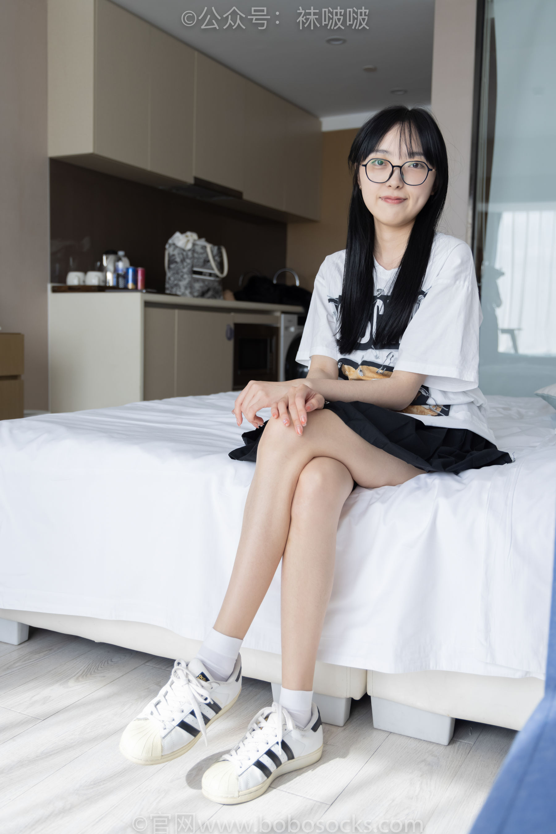 BoBoSocks袜啵啵 No.033 稚予-贝壳头、天鹅绒黑袜、天鹅绒白袜