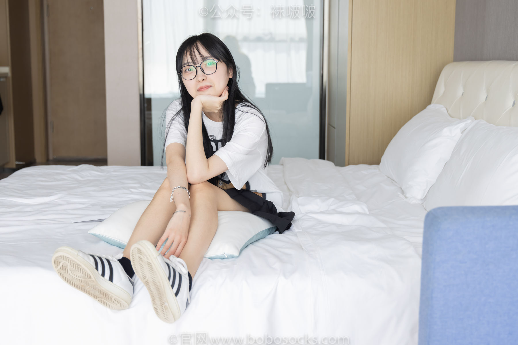 BoBoSocks袜啵啵 No.033 稚予-贝壳头、天鹅绒黑袜、天鹅绒白袜