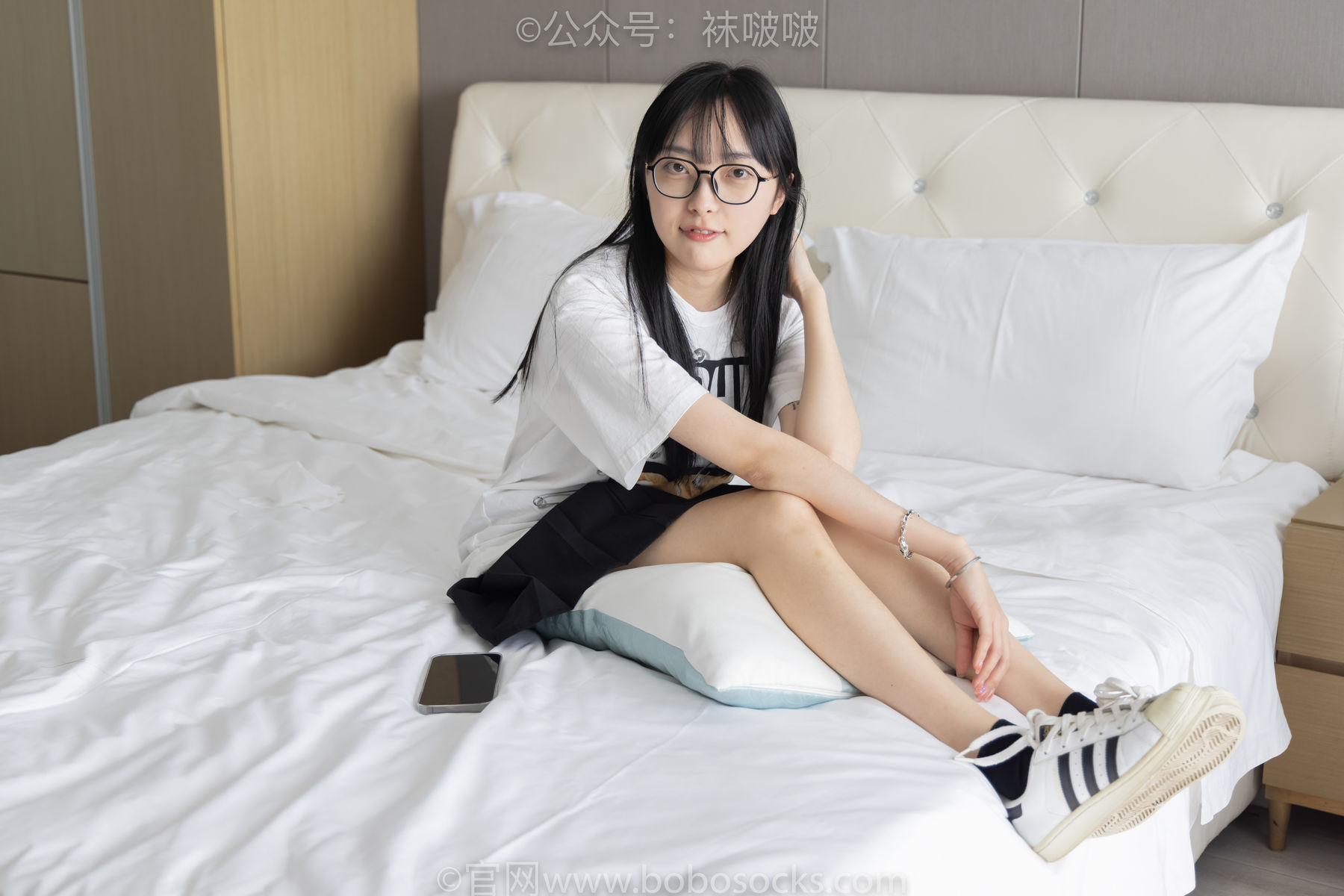BoBoSocks袜啵啵 No.033 稚予-贝壳头、天鹅绒黑袜、天鹅绒白袜