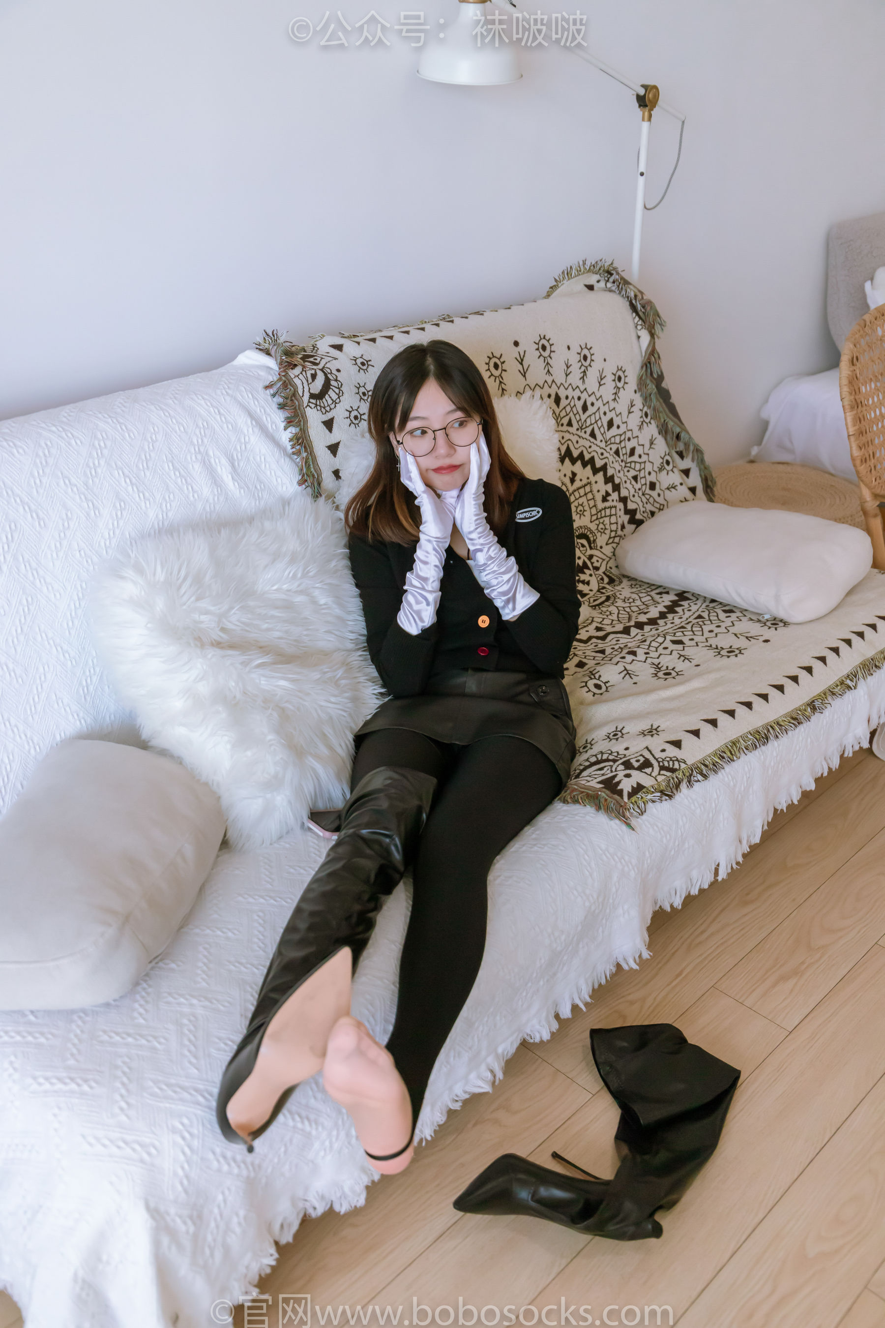 BoBoSocks袜啵啵 No.041 小甜豆-高跟长靴、黑色踩脚裤、肉丝