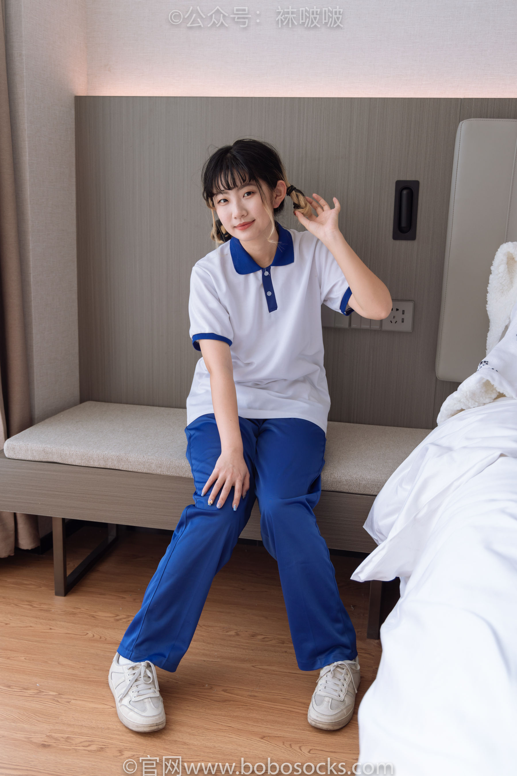BoBoSocks袜啵啵 No.042 砂糖-校服、板鞋、白棉袜、油亮白丝