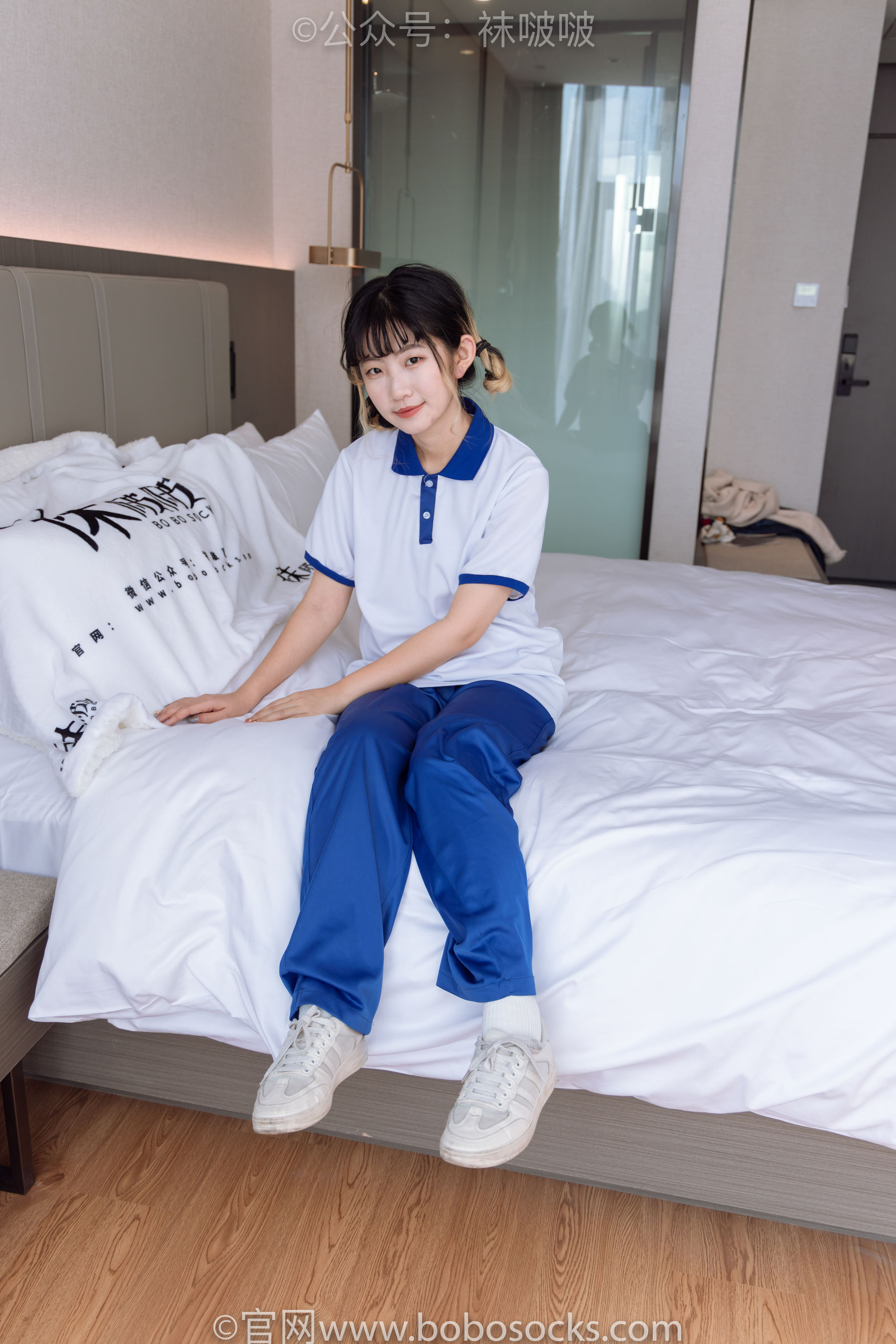 BoBoSocks袜啵啵 No.042 砂糖-校服、板鞋、白棉袜、油亮白丝