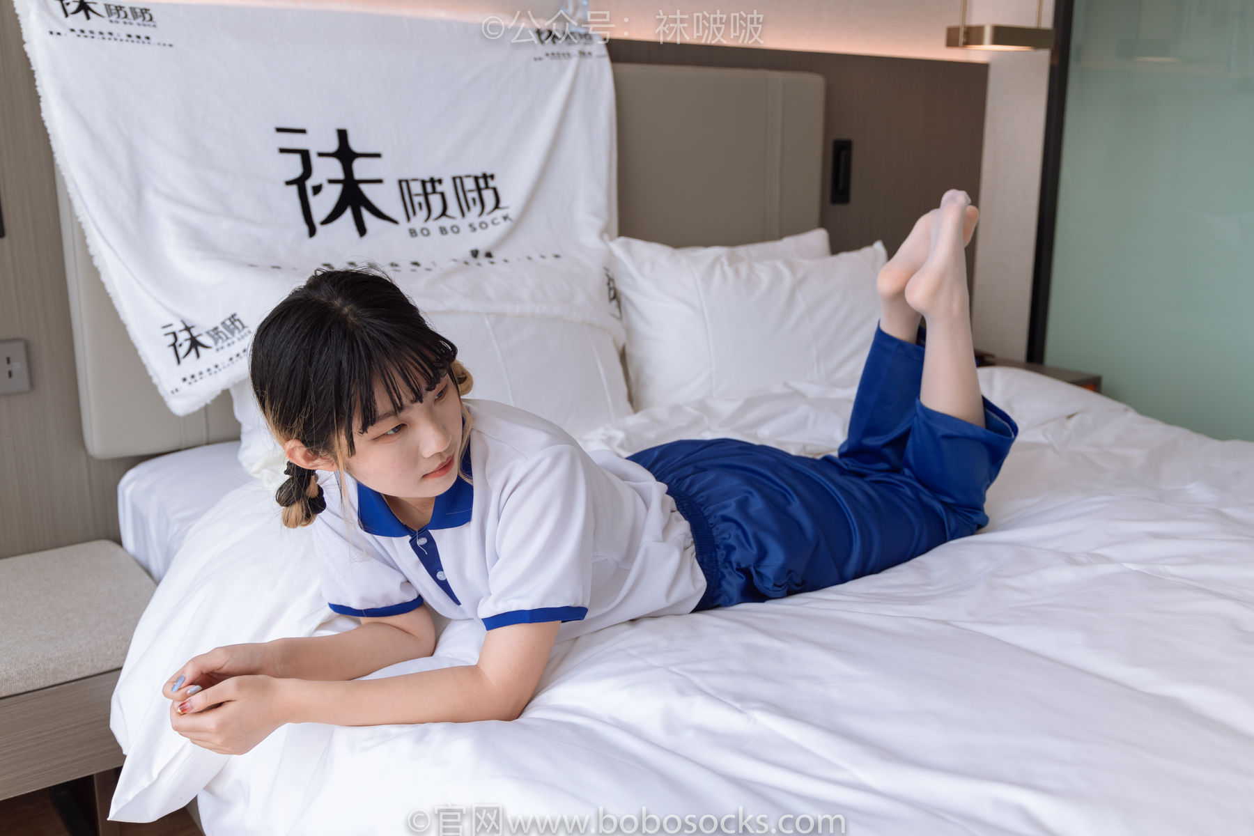 BoBoSocks袜啵啵 No.042 砂糖-校服、板鞋、白棉袜、油亮白丝
