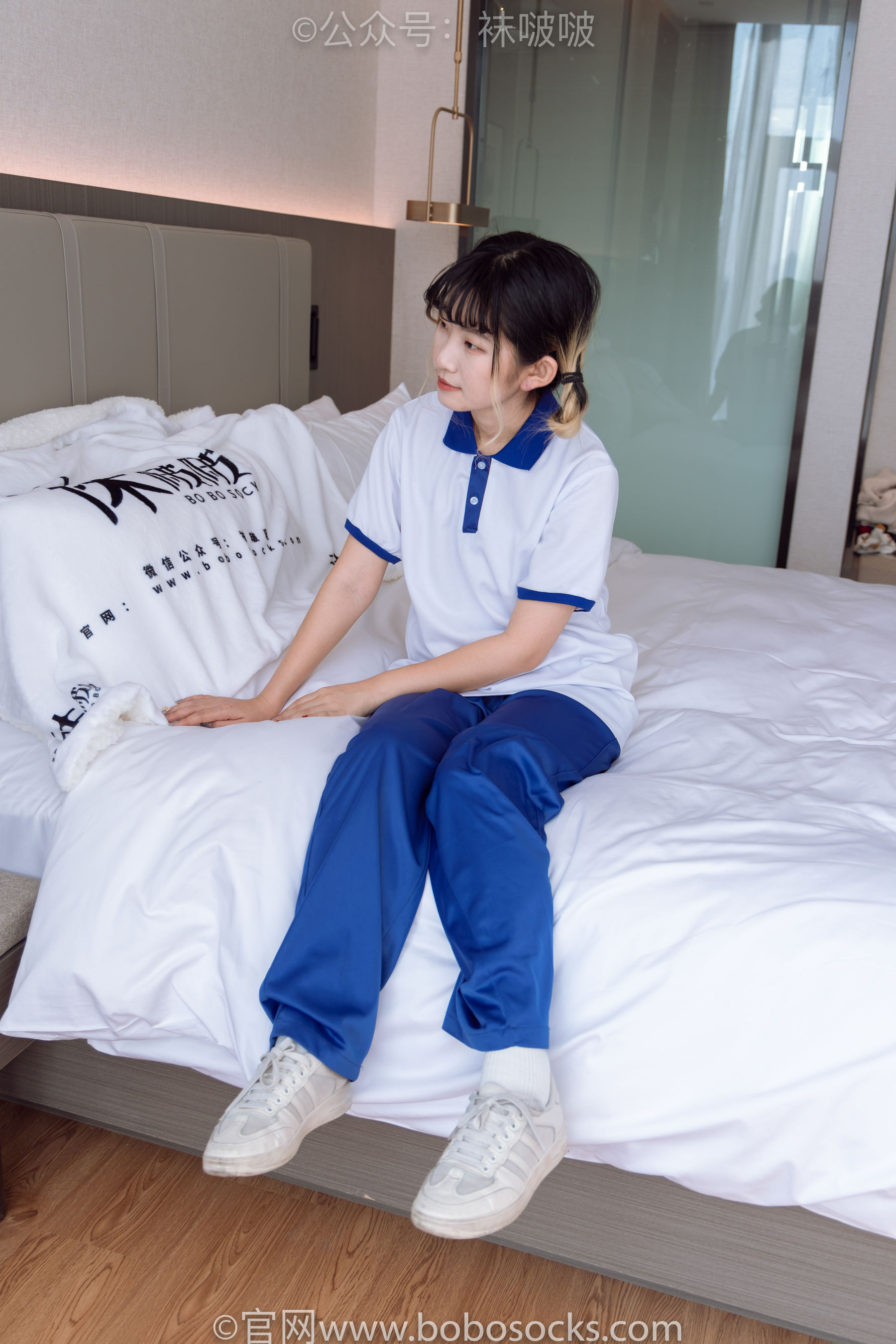 BoBoSocks袜啵啵 No.042 砂糖-校服、板鞋、白棉袜、油亮白丝