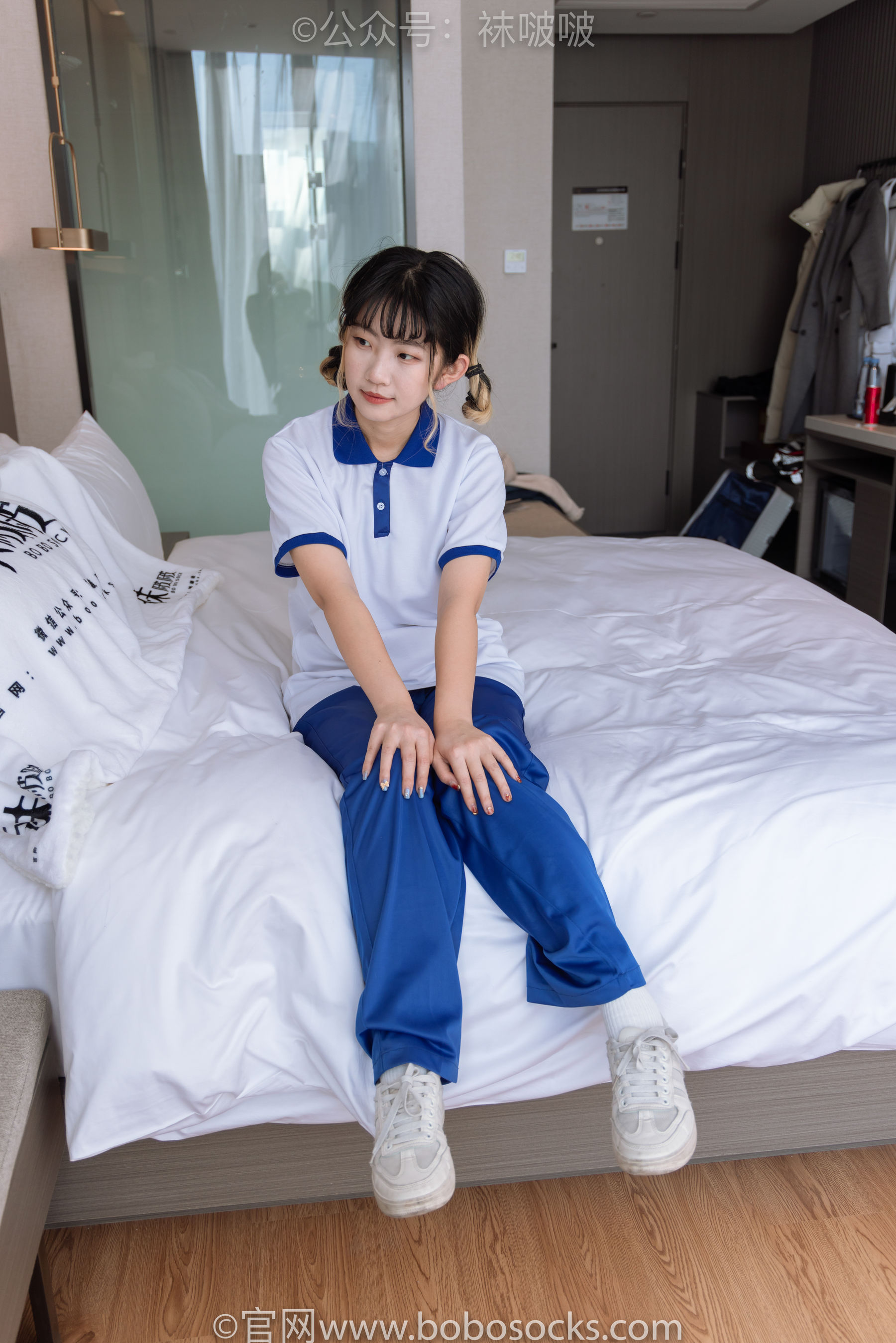 BoBoSocks袜啵啵 No.042 砂糖-校服、板鞋、白棉袜、油亮白丝