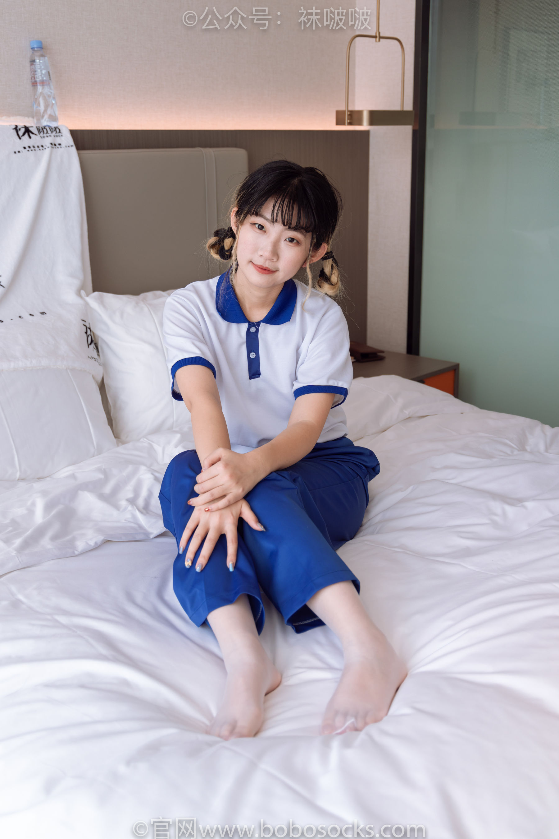 BoBoSocks袜啵啵 No.042 砂糖-校服、板鞋、白棉袜、油亮白丝