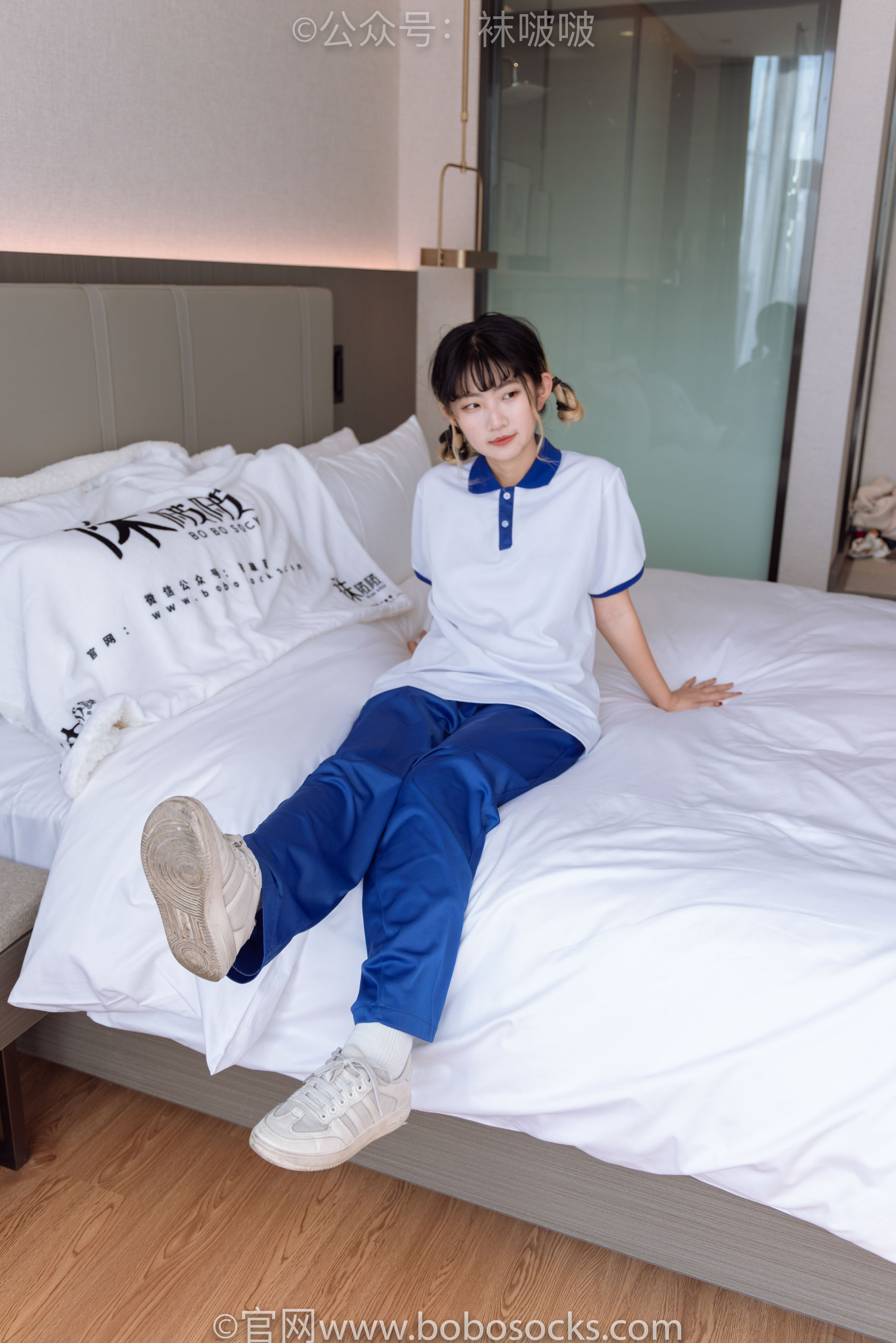 BoBoSocks袜啵啵 No.042 砂糖-校服、板鞋、白棉袜、油亮白丝