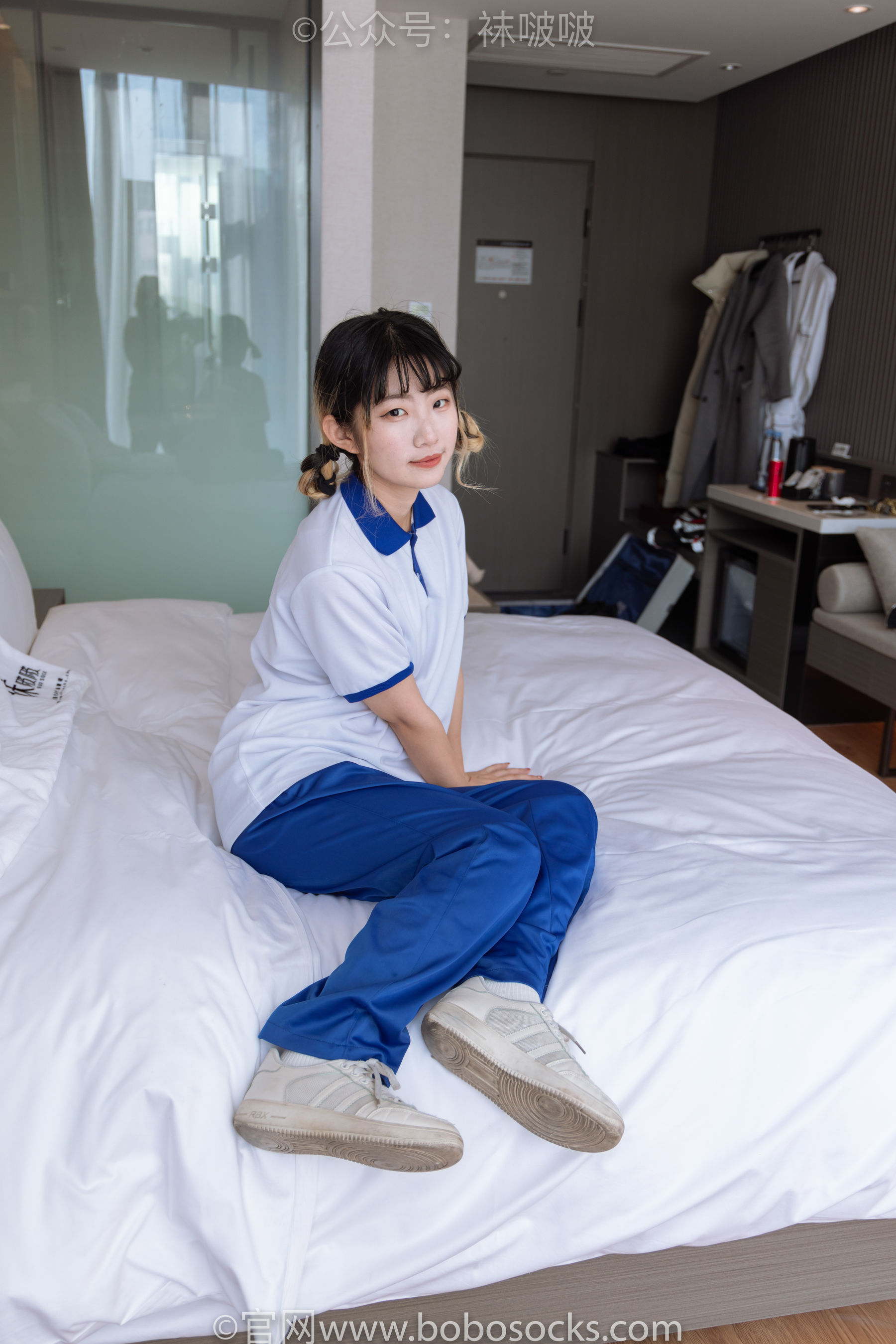 BoBoSocks袜啵啵 No.042 砂糖-校服、板鞋、白棉袜、油亮白丝