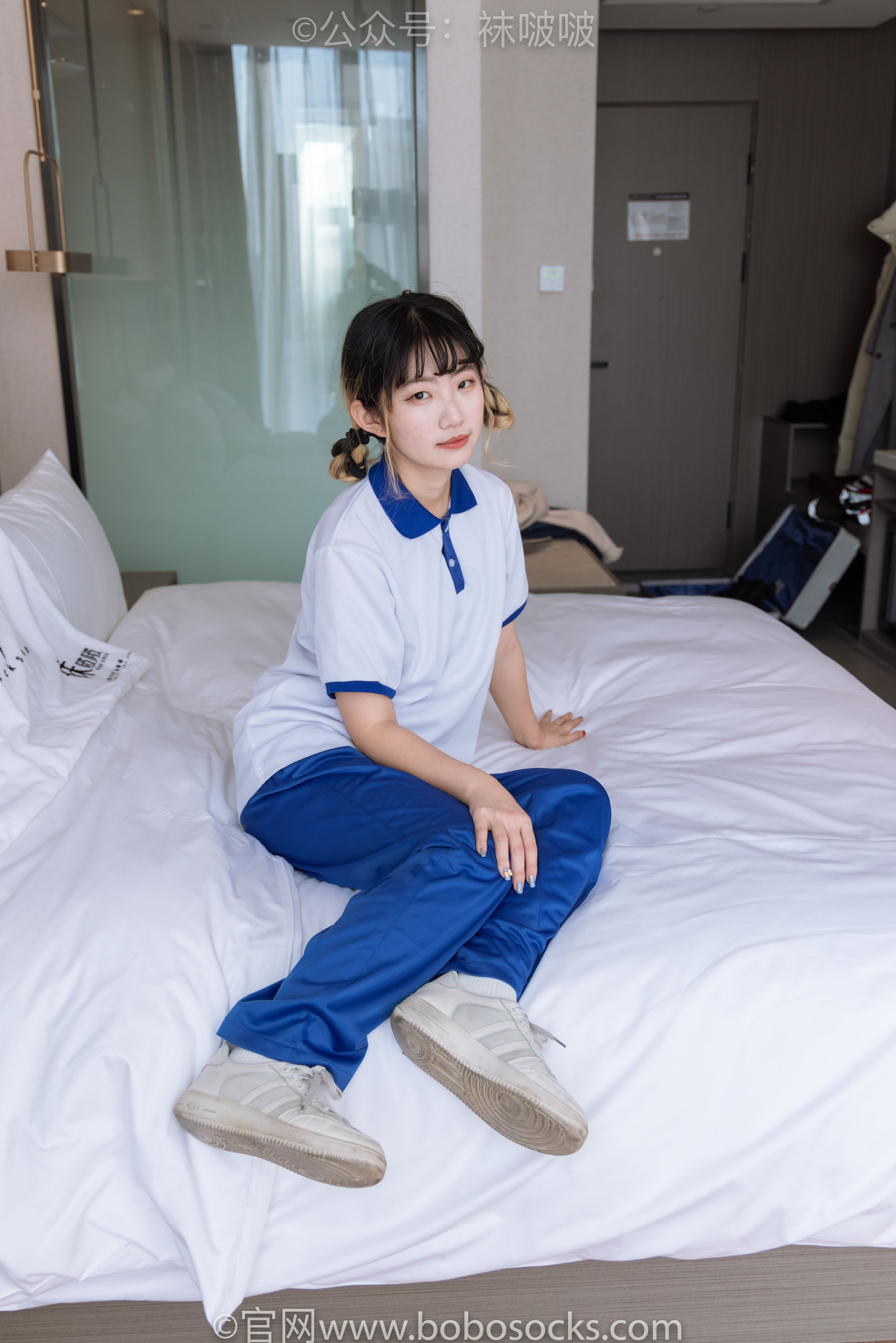 BoBoSocks袜啵啵 No.042 砂糖-校服、板鞋、白棉袜、油亮白丝