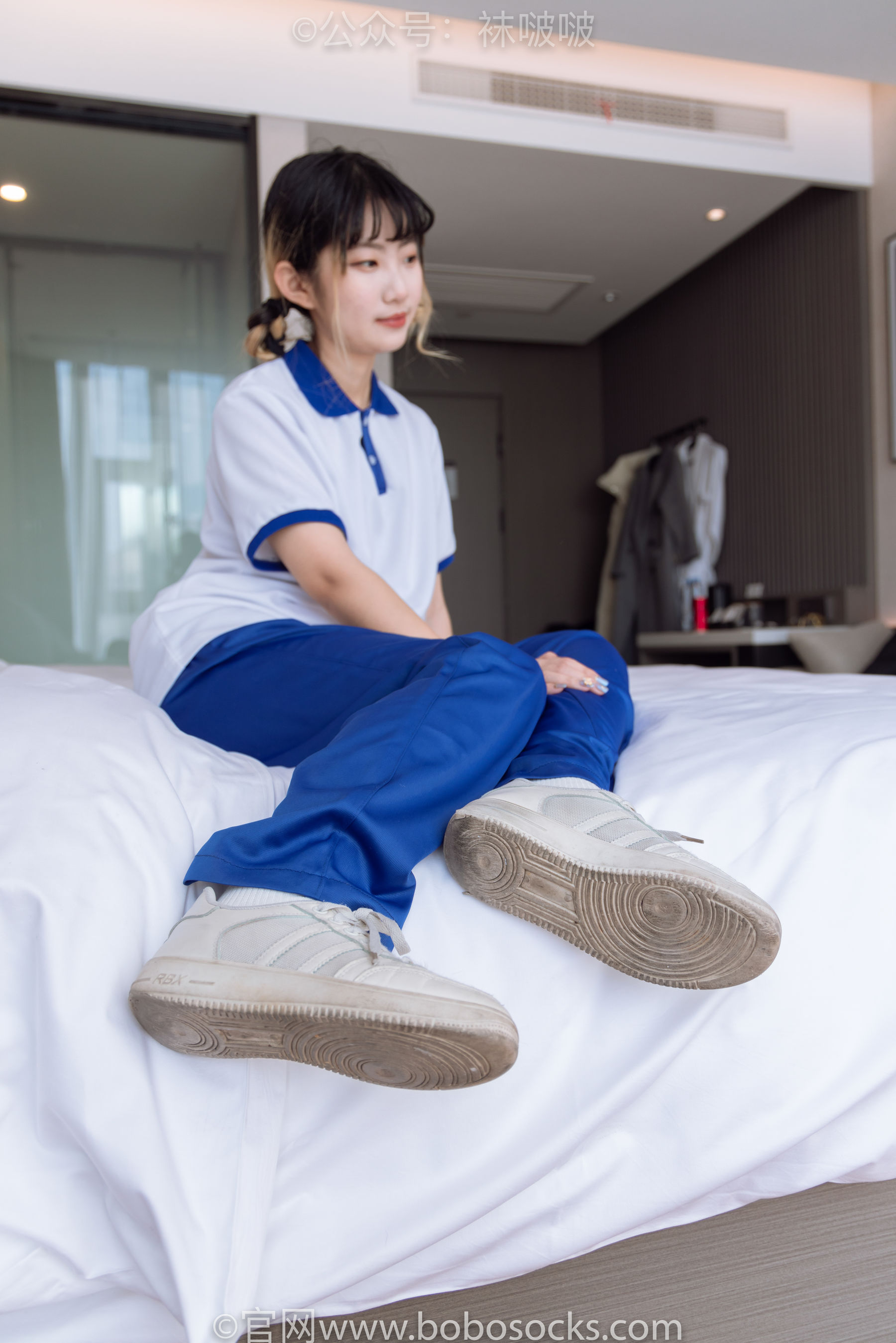BoBoSocks袜啵啵 No.042 砂糖-校服、板鞋、白棉袜、油亮白丝