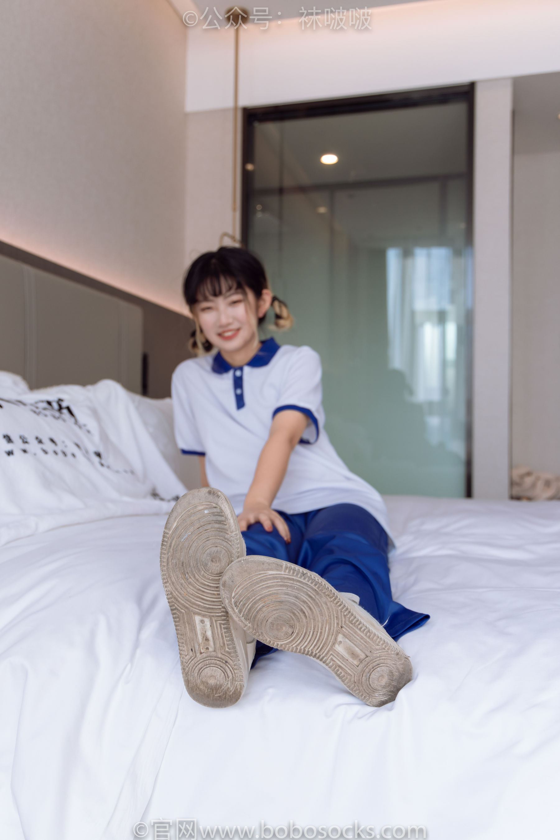 BoBoSocks袜啵啵 No.042 砂糖-校服、板鞋、白棉袜、油亮白丝
