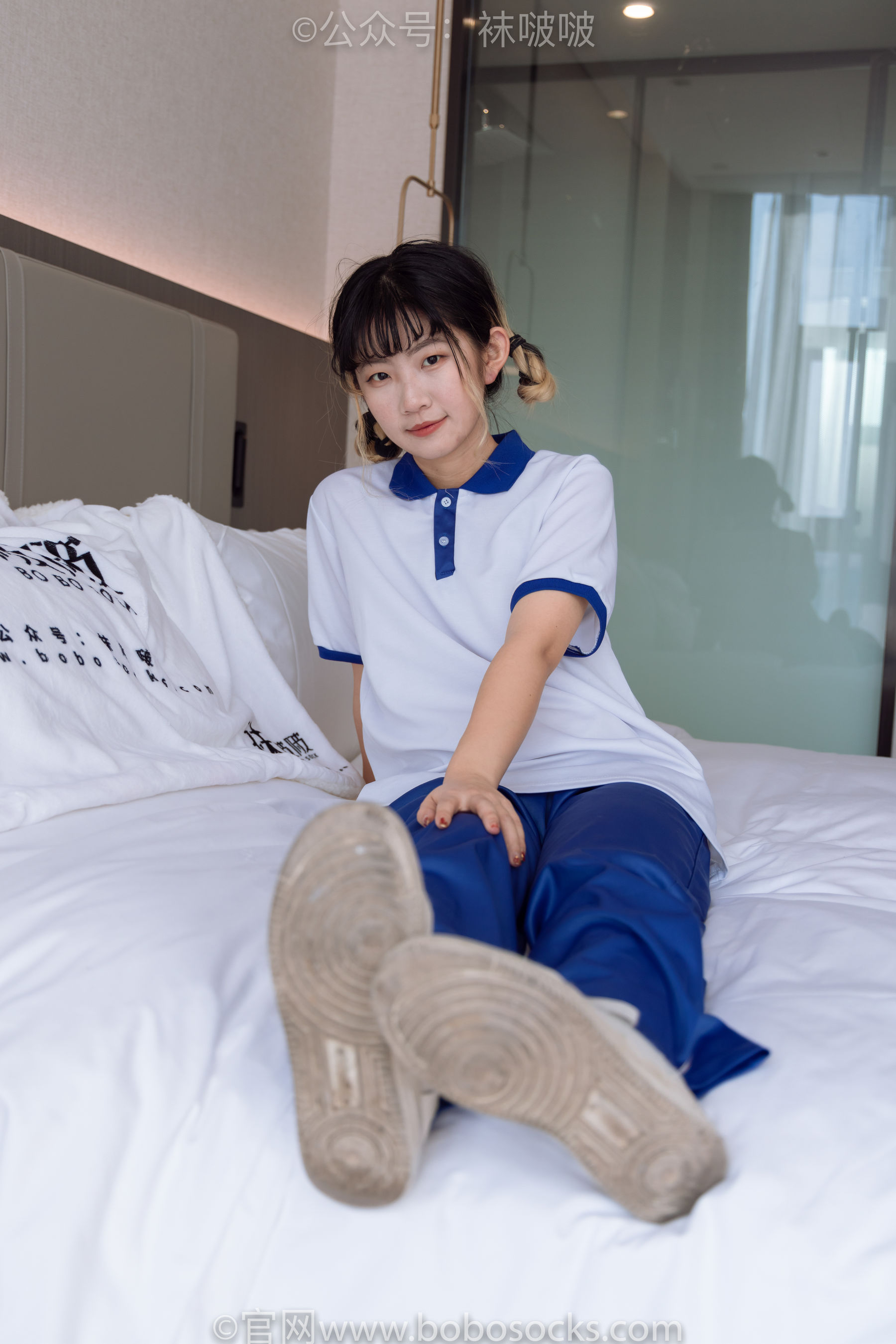 BoBoSocks袜啵啵 No.042 砂糖-校服、板鞋、白棉袜、油亮白丝