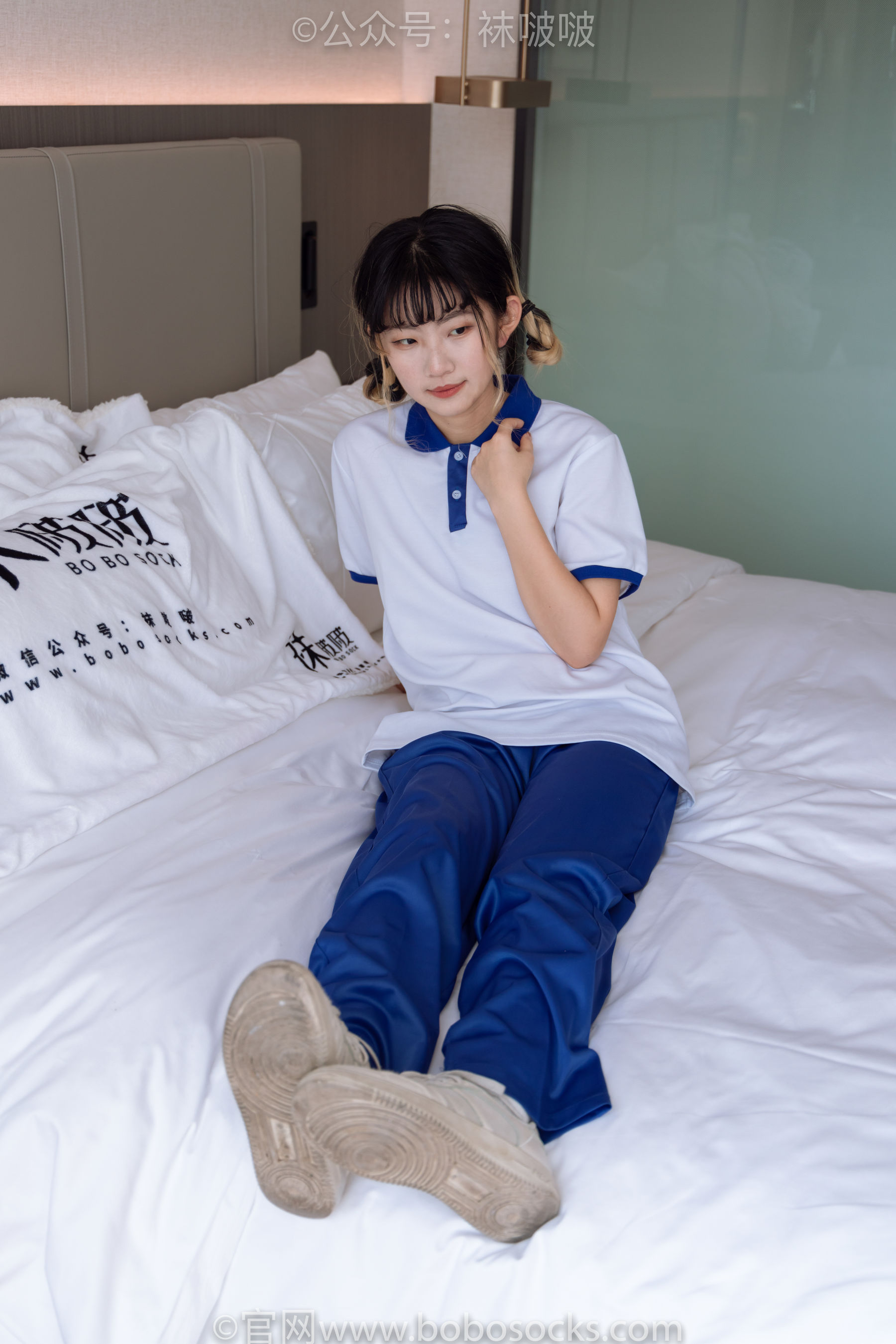 BoBoSocks袜啵啵 No.042 砂糖-校服、板鞋、白棉袜、油亮白丝