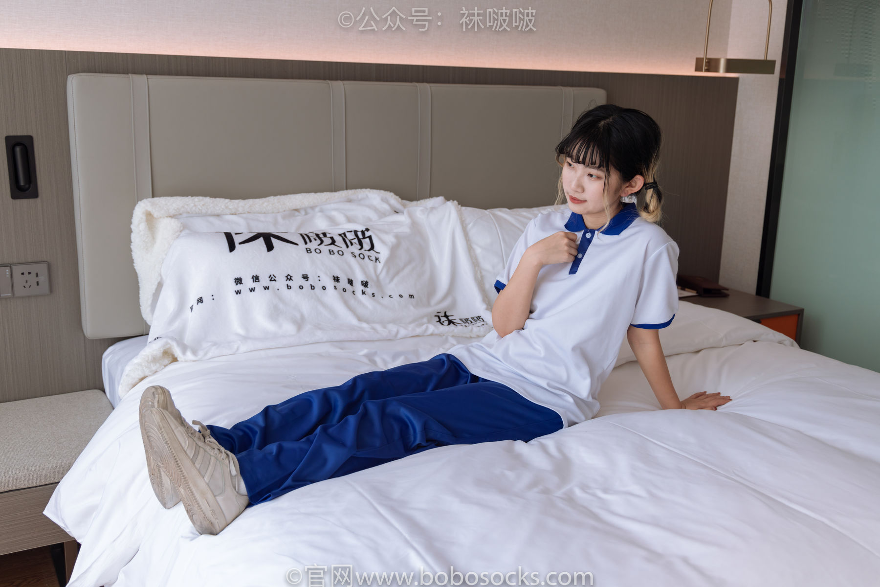 BoBoSocks袜啵啵 No.042 砂糖-校服、板鞋、白棉袜、油亮白丝