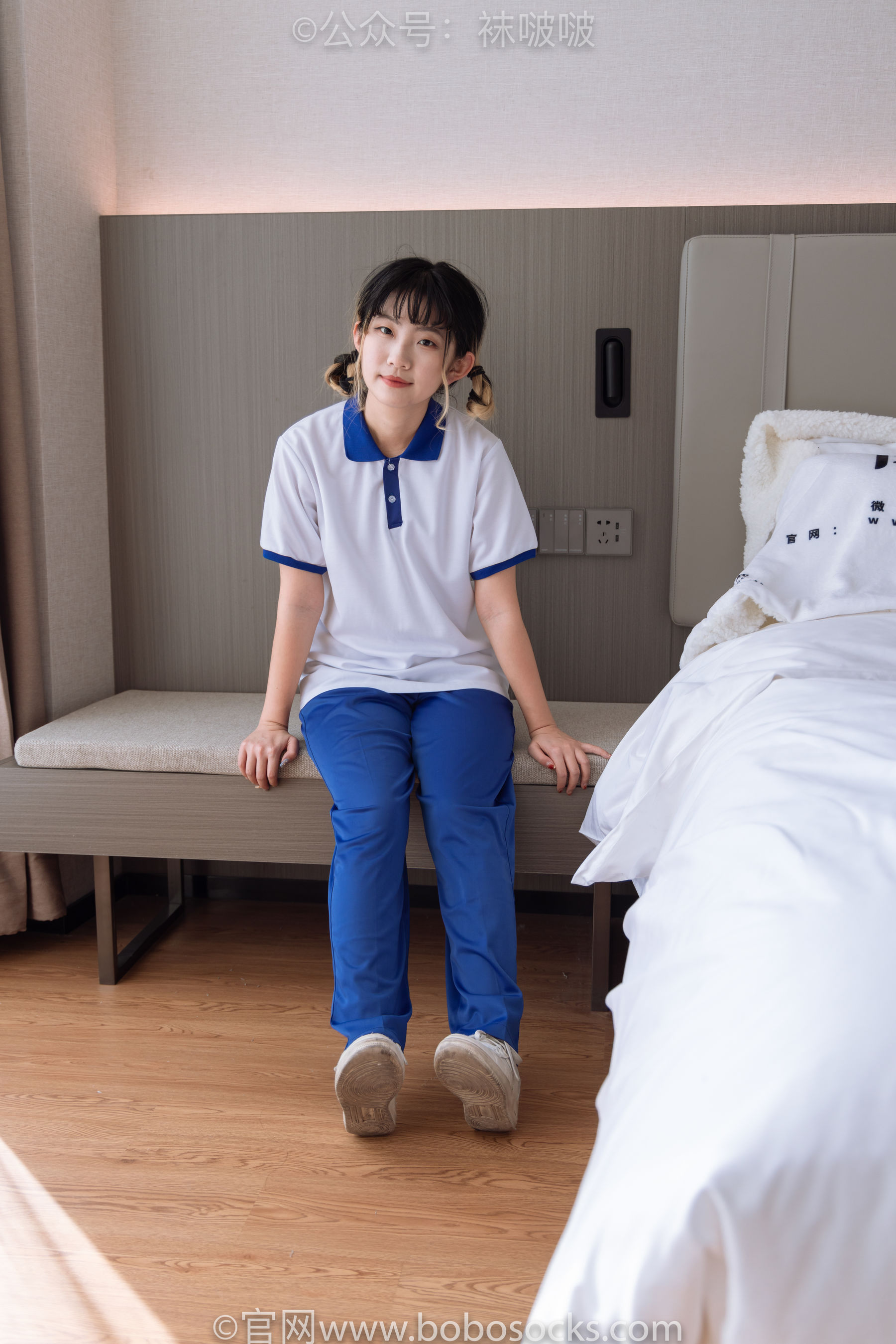 BoBoSocks袜啵啵 No.042 砂糖-校服、板鞋、白棉袜、油亮白丝