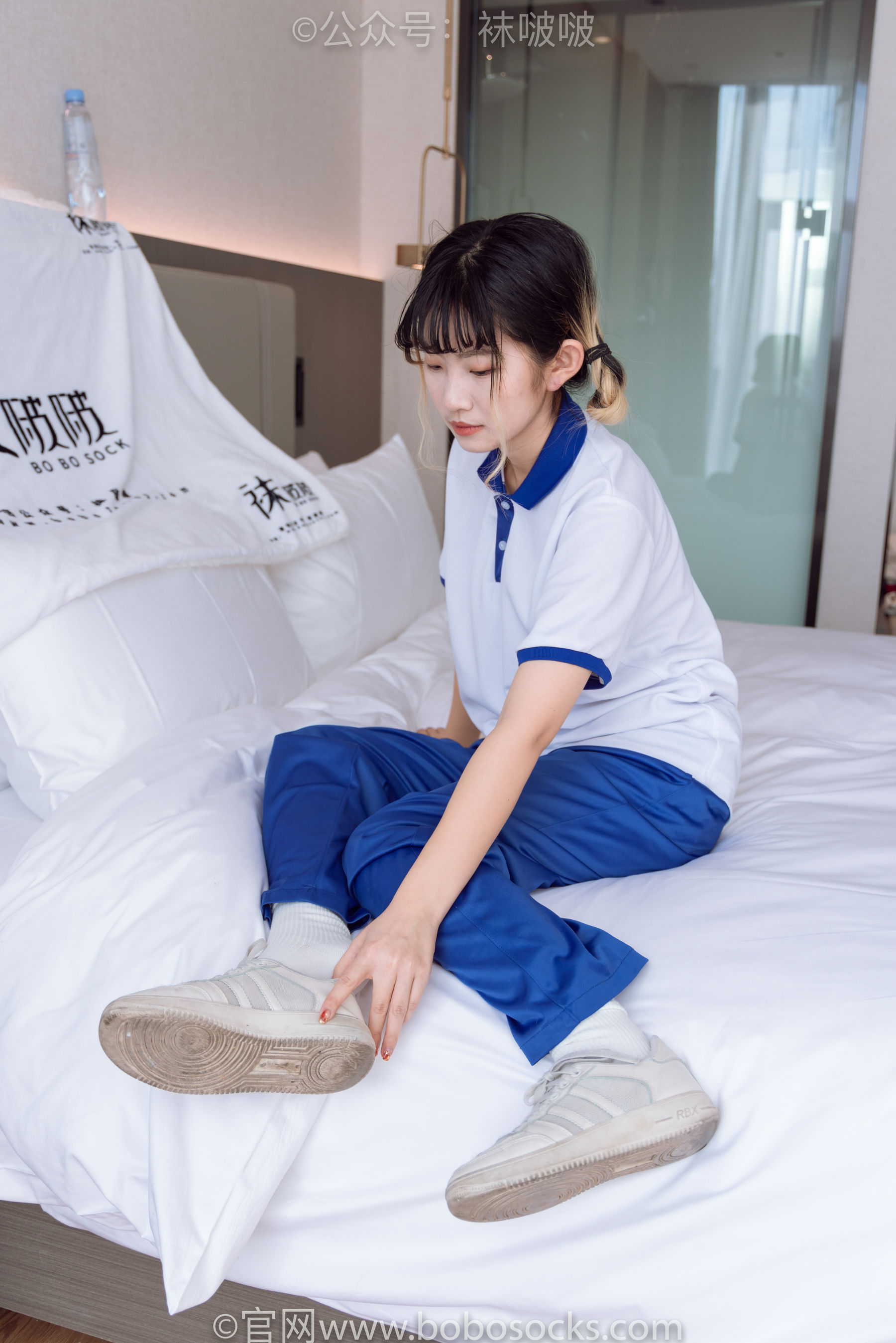 BoBoSocks袜啵啵 No.042 砂糖-校服、板鞋、白棉袜、油亮白丝