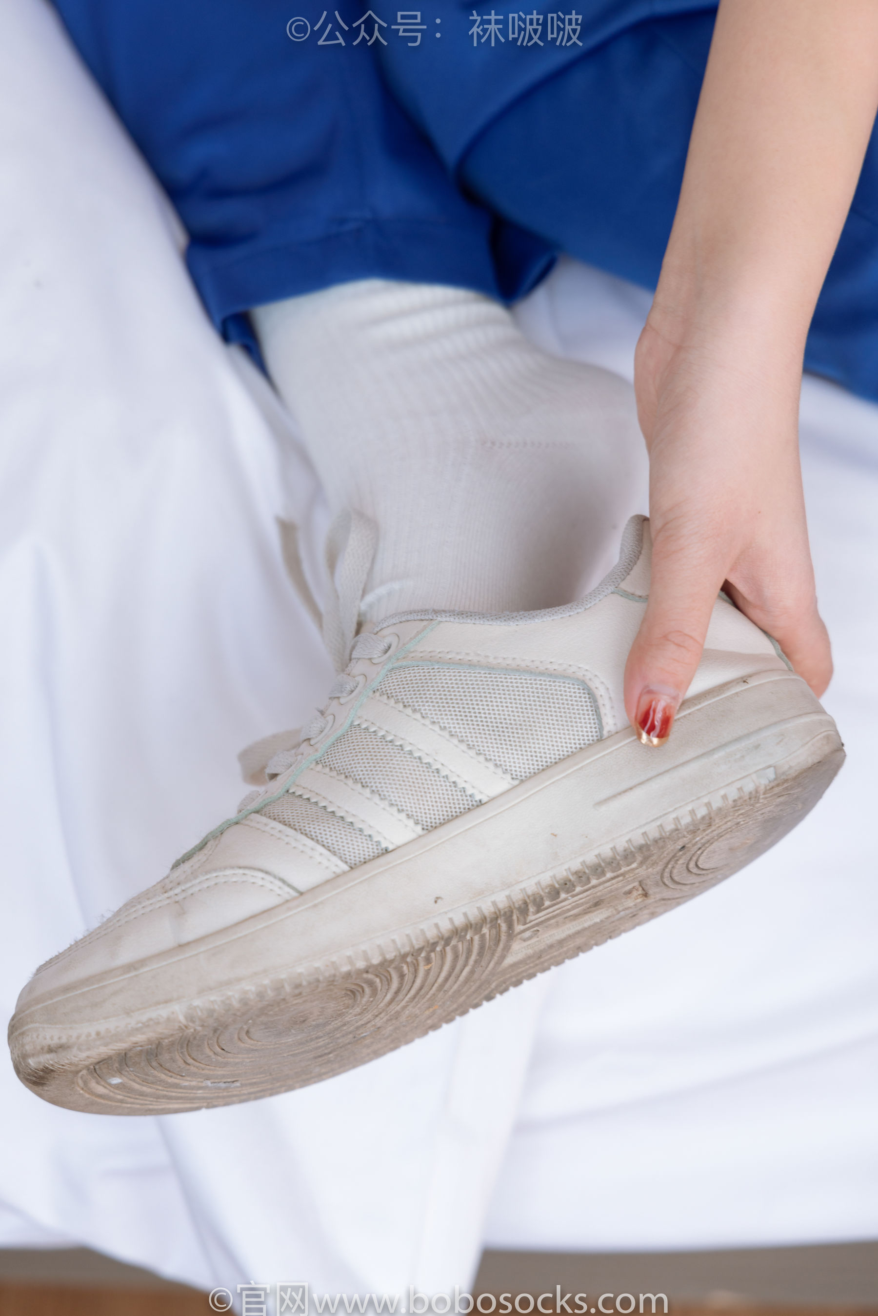 BoBoSocks袜啵啵 No.042 砂糖-校服、板鞋、白棉袜、油亮白丝