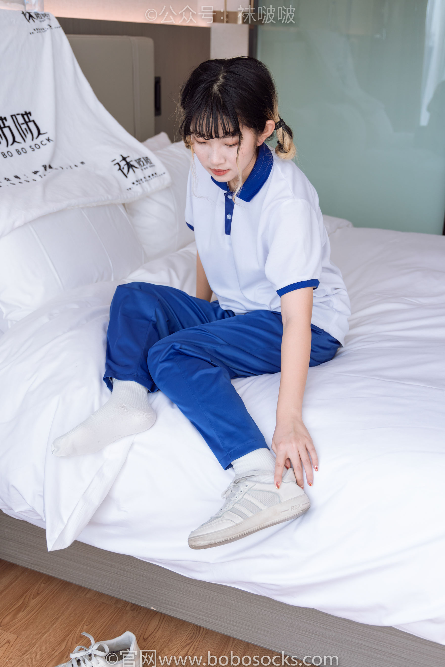 BoBoSocks袜啵啵 No.042 砂糖-校服、板鞋、白棉袜、油亮白丝