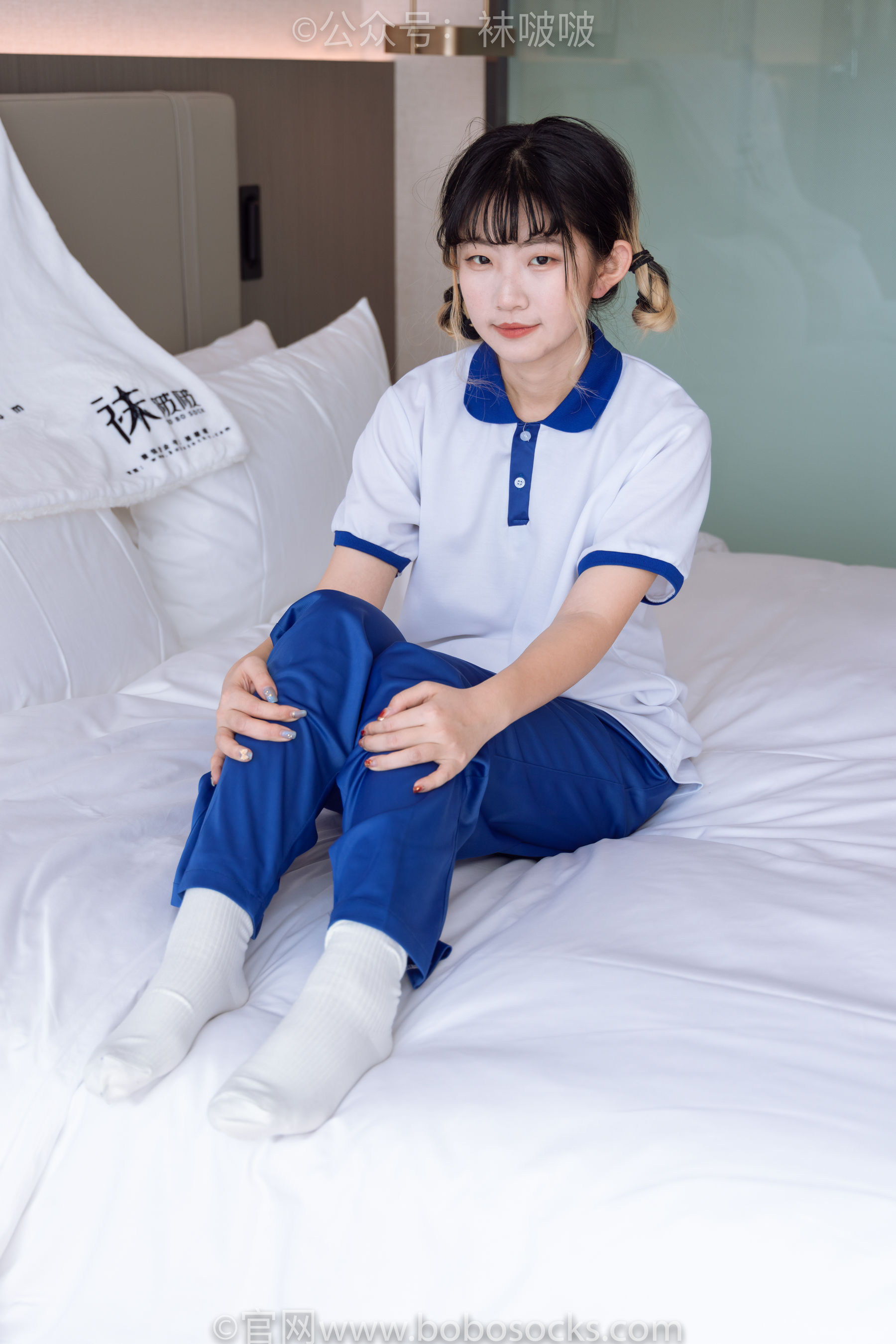 BoBoSocks袜啵啵 No.042 砂糖-校服、板鞋、白棉袜、油亮白丝