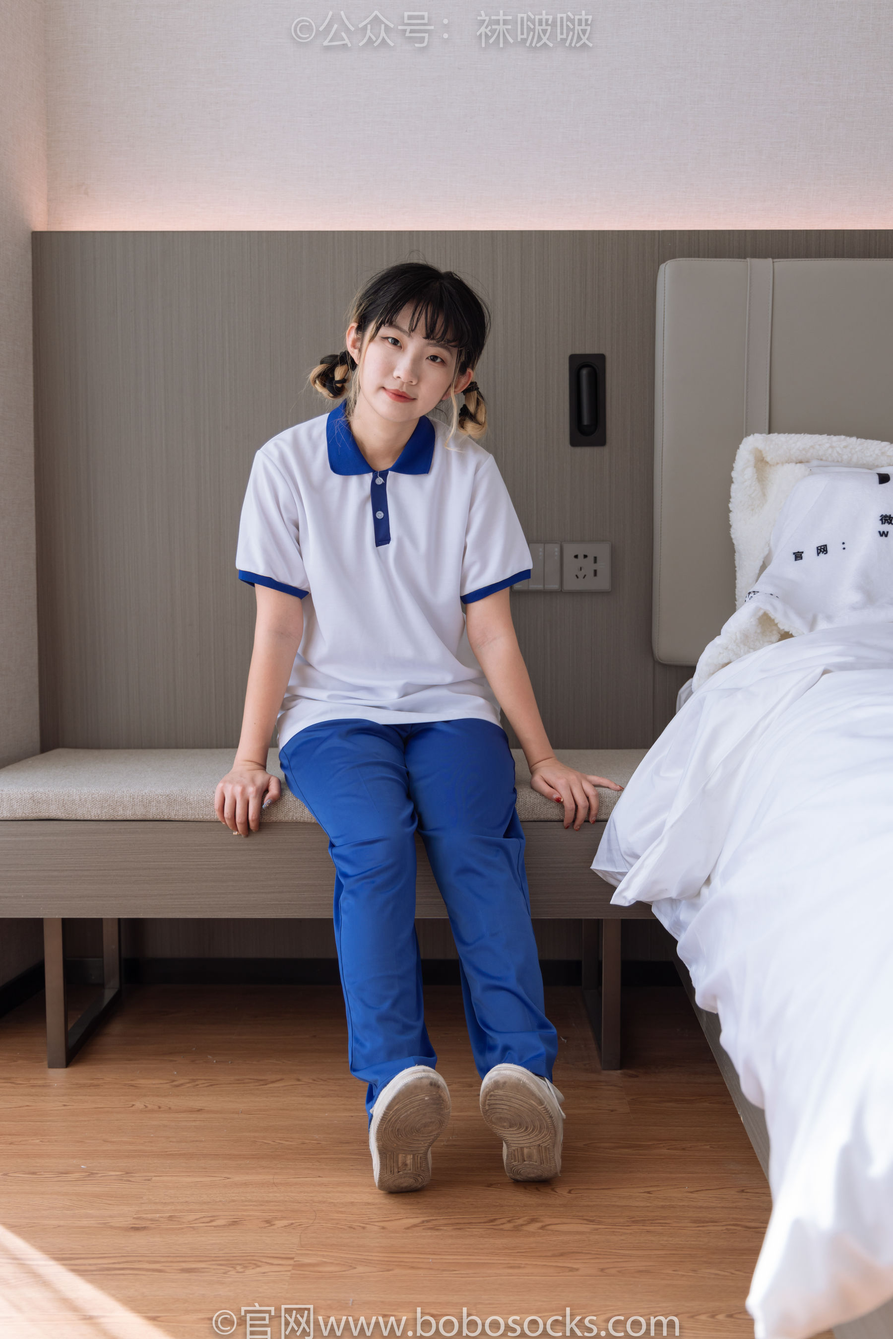 BoBoSocks袜啵啵 No.042 砂糖-校服、板鞋、白棉袜、油亮白丝