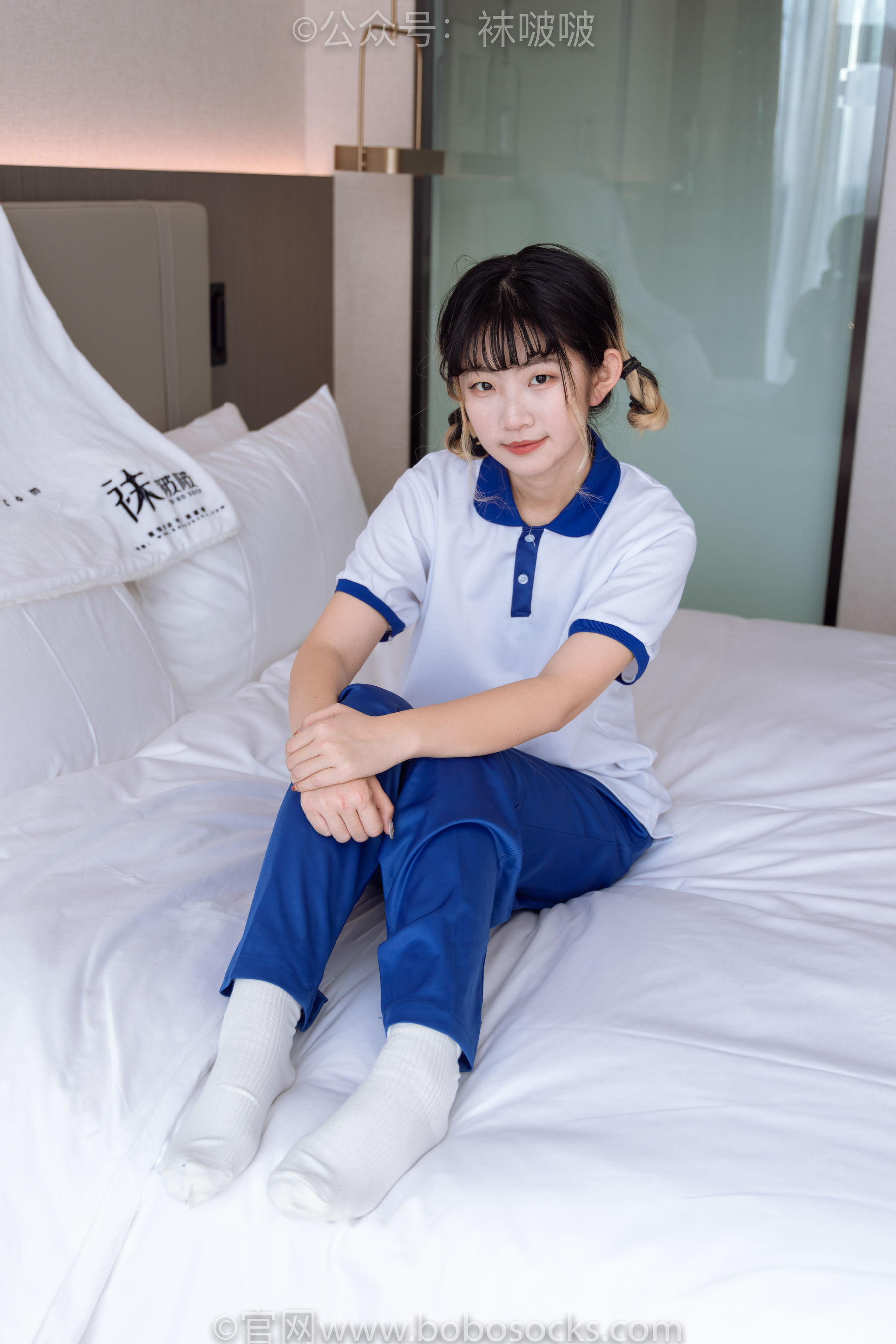 BoBoSocks袜啵啵 No.042 砂糖-校服、板鞋、白棉袜、油亮白丝