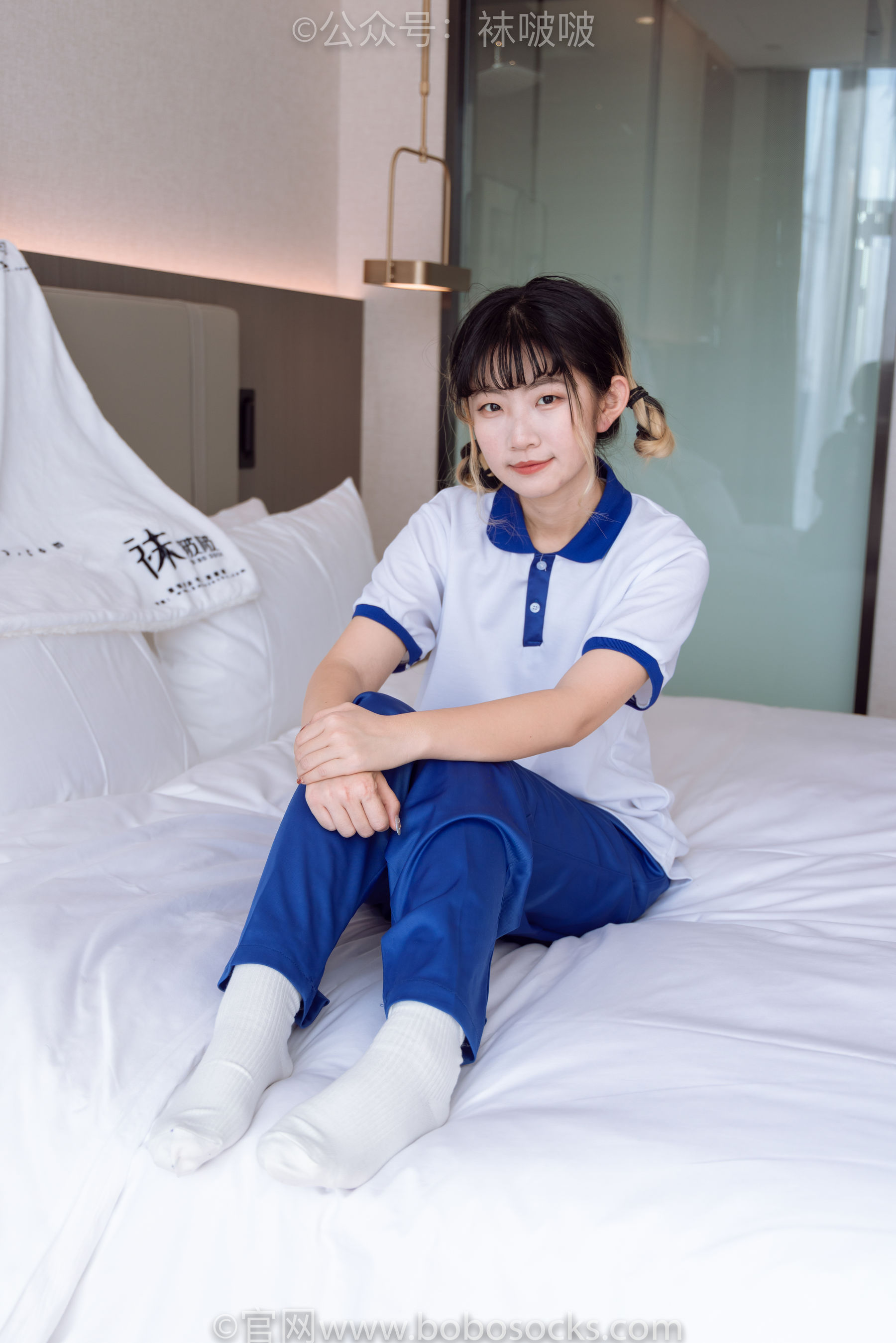 BoBoSocks袜啵啵 No.042 砂糖-校服、板鞋、白棉袜、油亮白丝