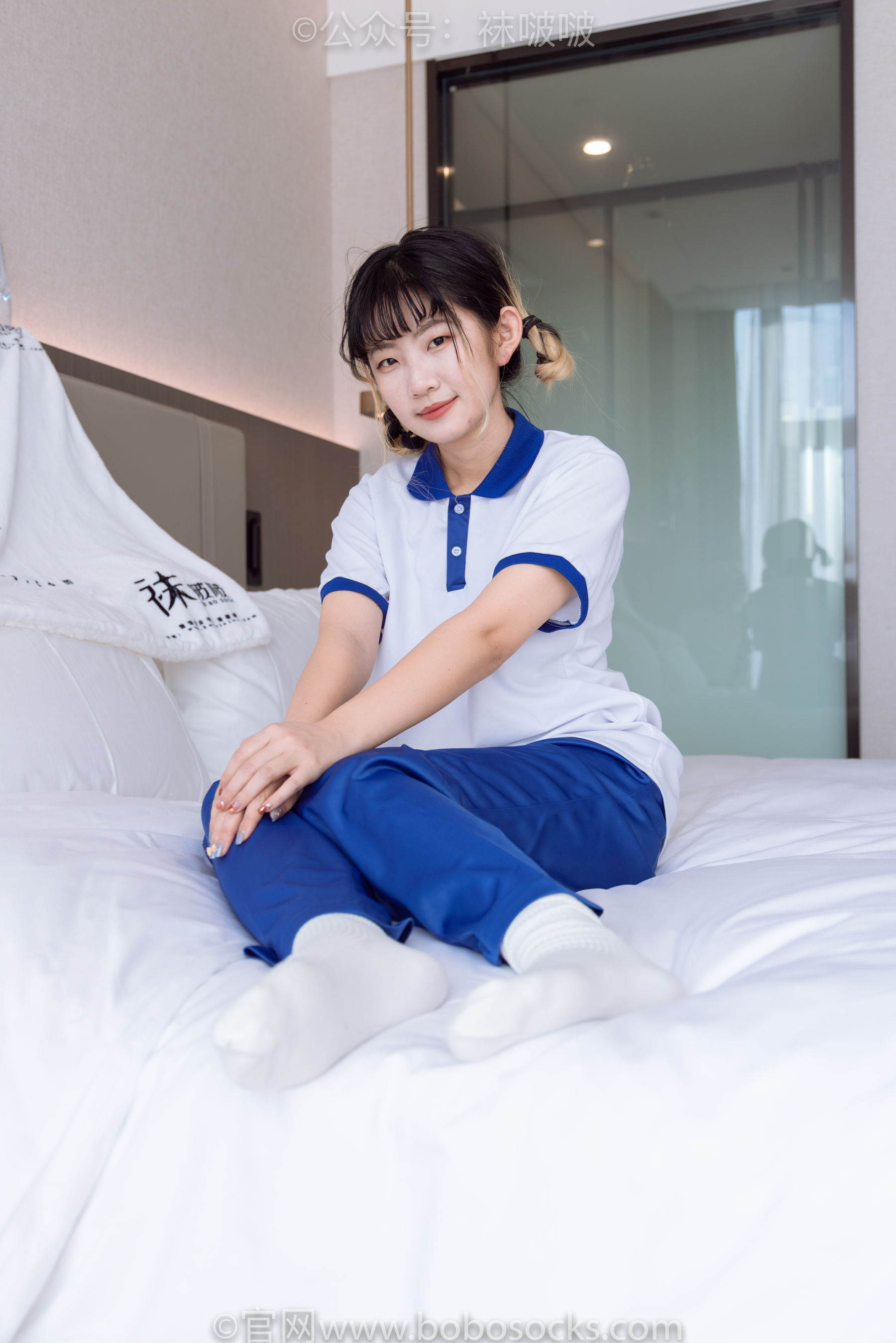 BoBoSocks袜啵啵 No.042 砂糖-校服、板鞋、白棉袜、油亮白丝