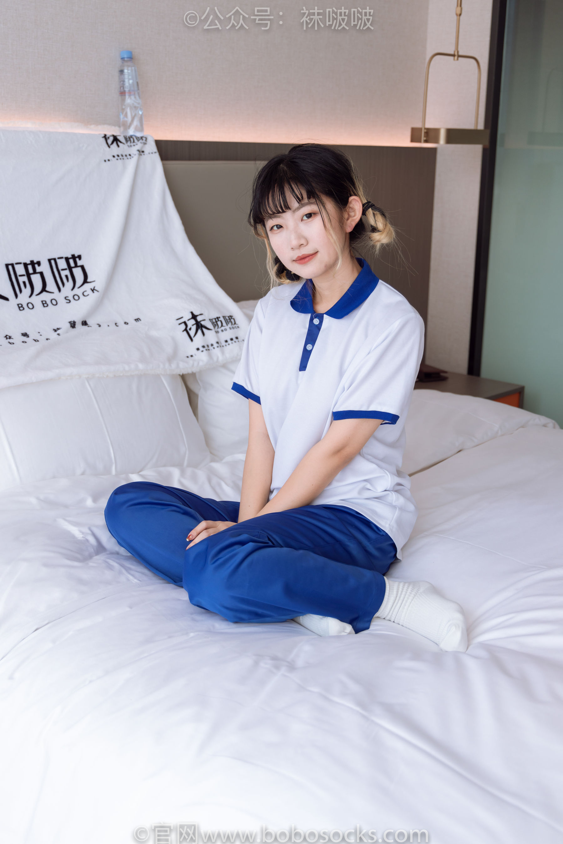 BoBoSocks袜啵啵 No.042 砂糖-校服、板鞋、白棉袜、油亮白丝
