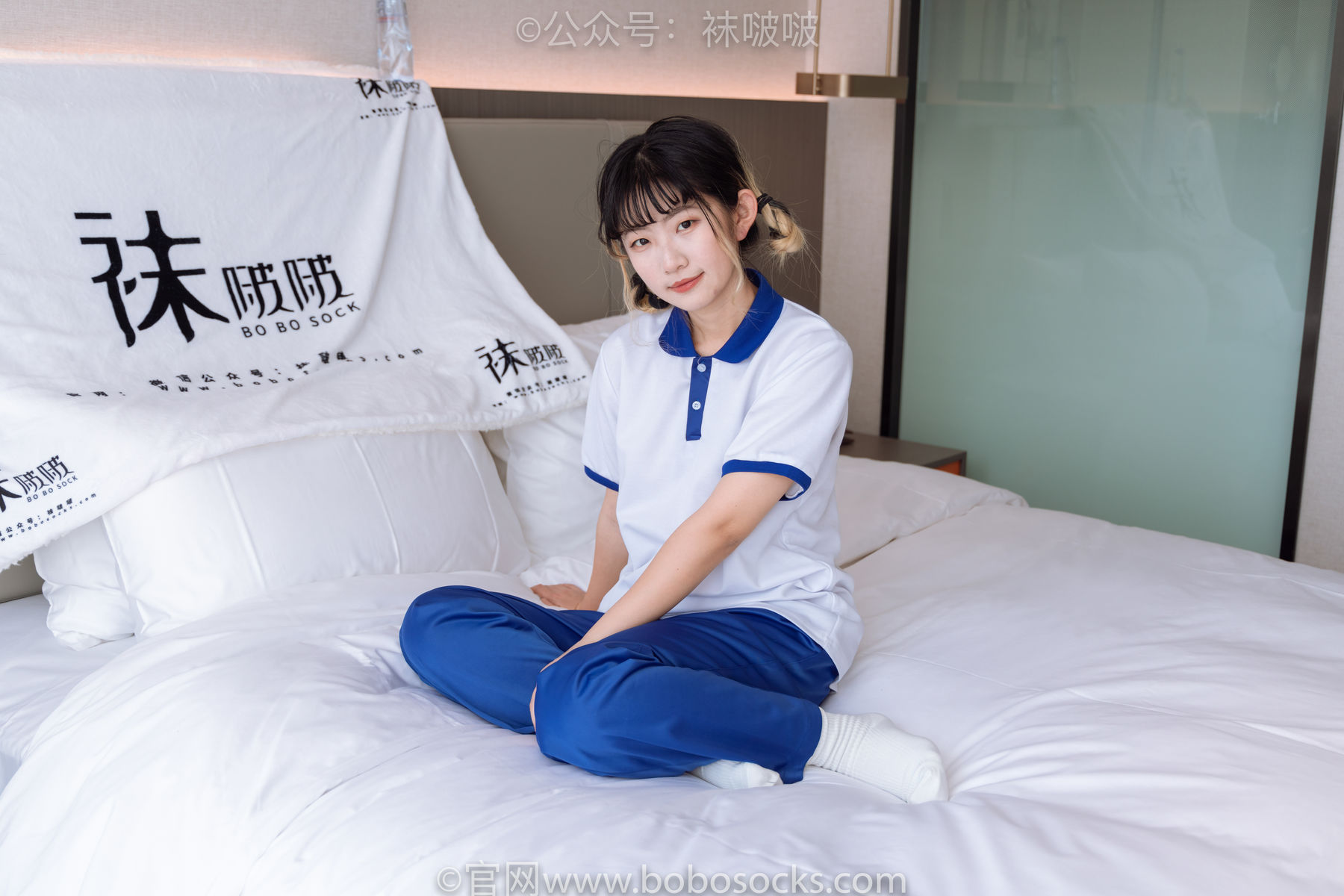 BoBoSocks袜啵啵 No.042 砂糖-校服、板鞋、白棉袜、油亮白丝