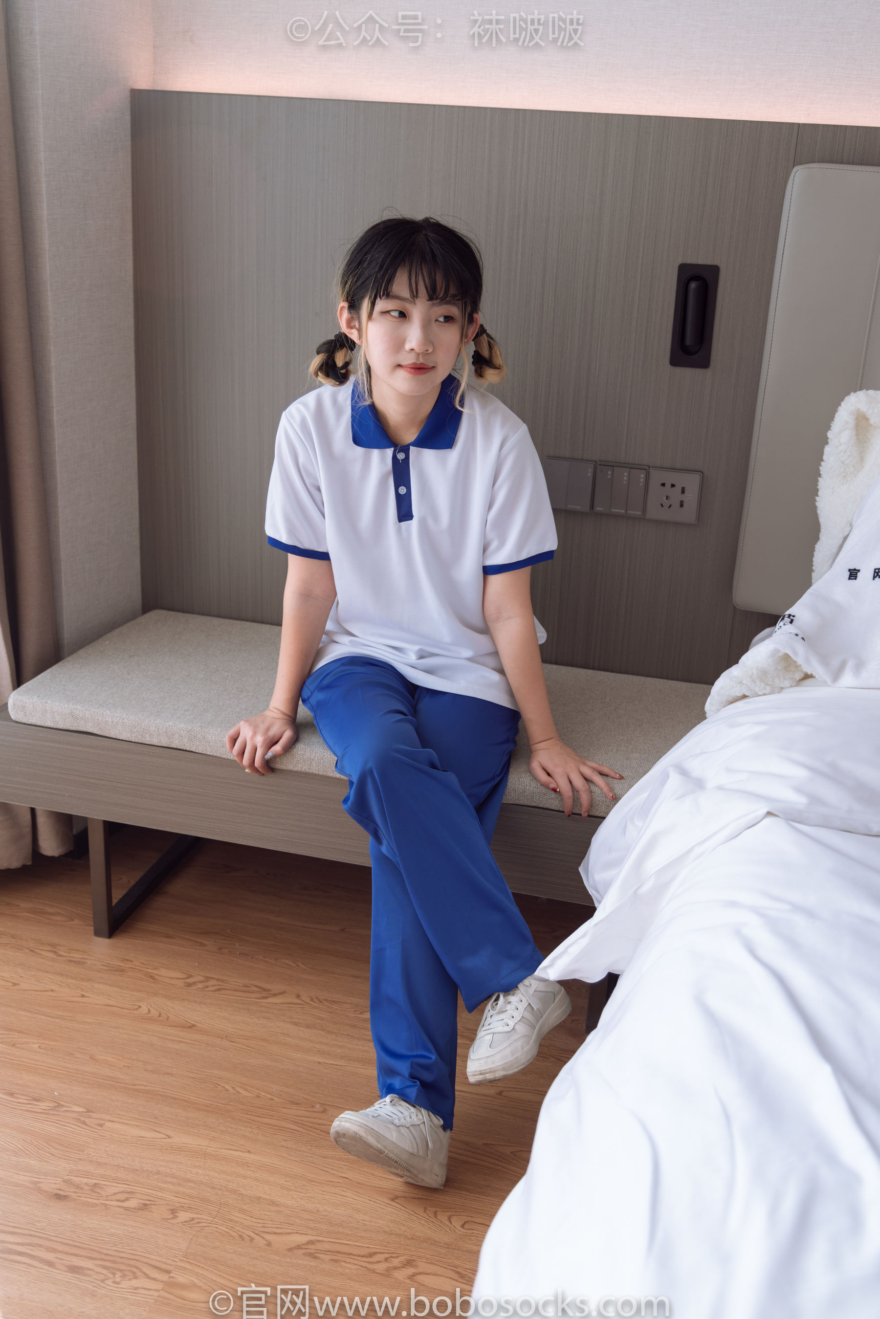 BoBoSocks袜啵啵 No.042 砂糖-校服、板鞋、白棉袜、油亮白丝