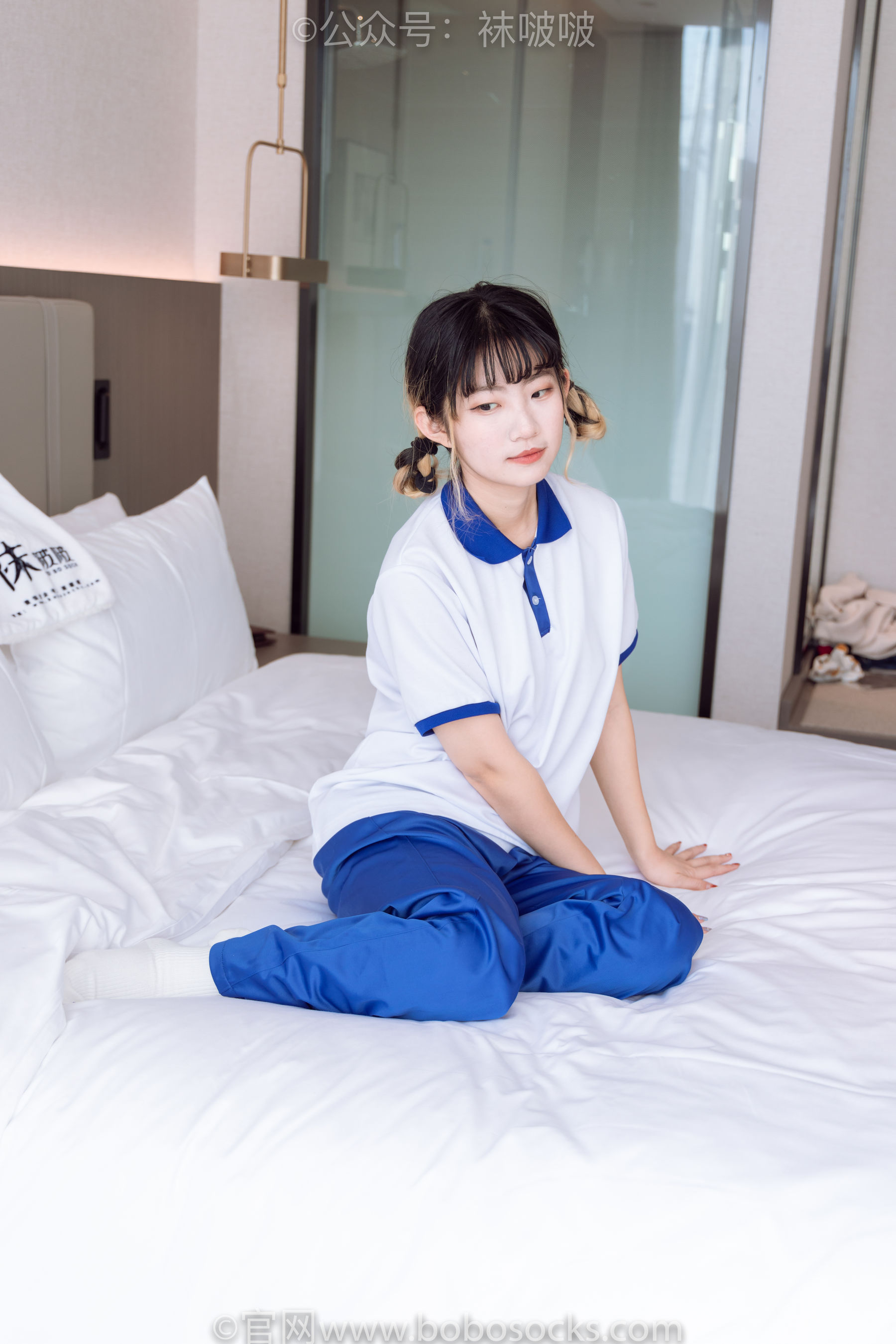 BoBoSocks袜啵啵 No.042 砂糖-校服、板鞋、白棉袜、油亮白丝