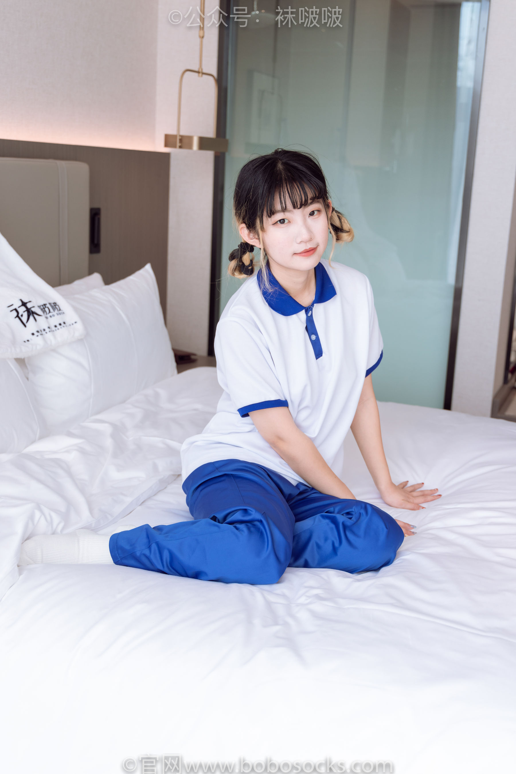 BoBoSocks袜啵啵 No.042 砂糖-校服、板鞋、白棉袜、油亮白丝