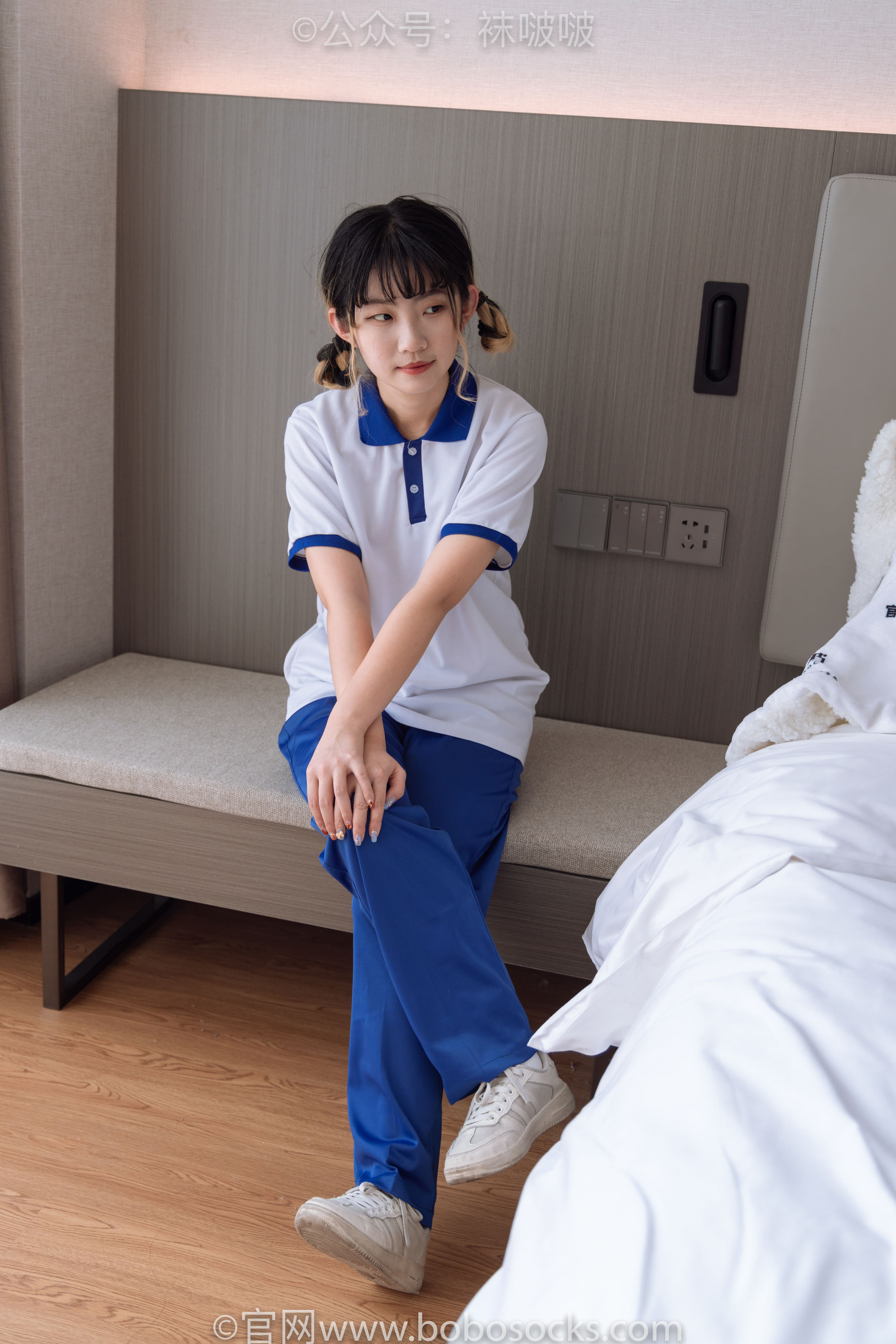 BoBoSocks袜啵啵 No.042 砂糖-校服、板鞋、白棉袜、油亮白丝