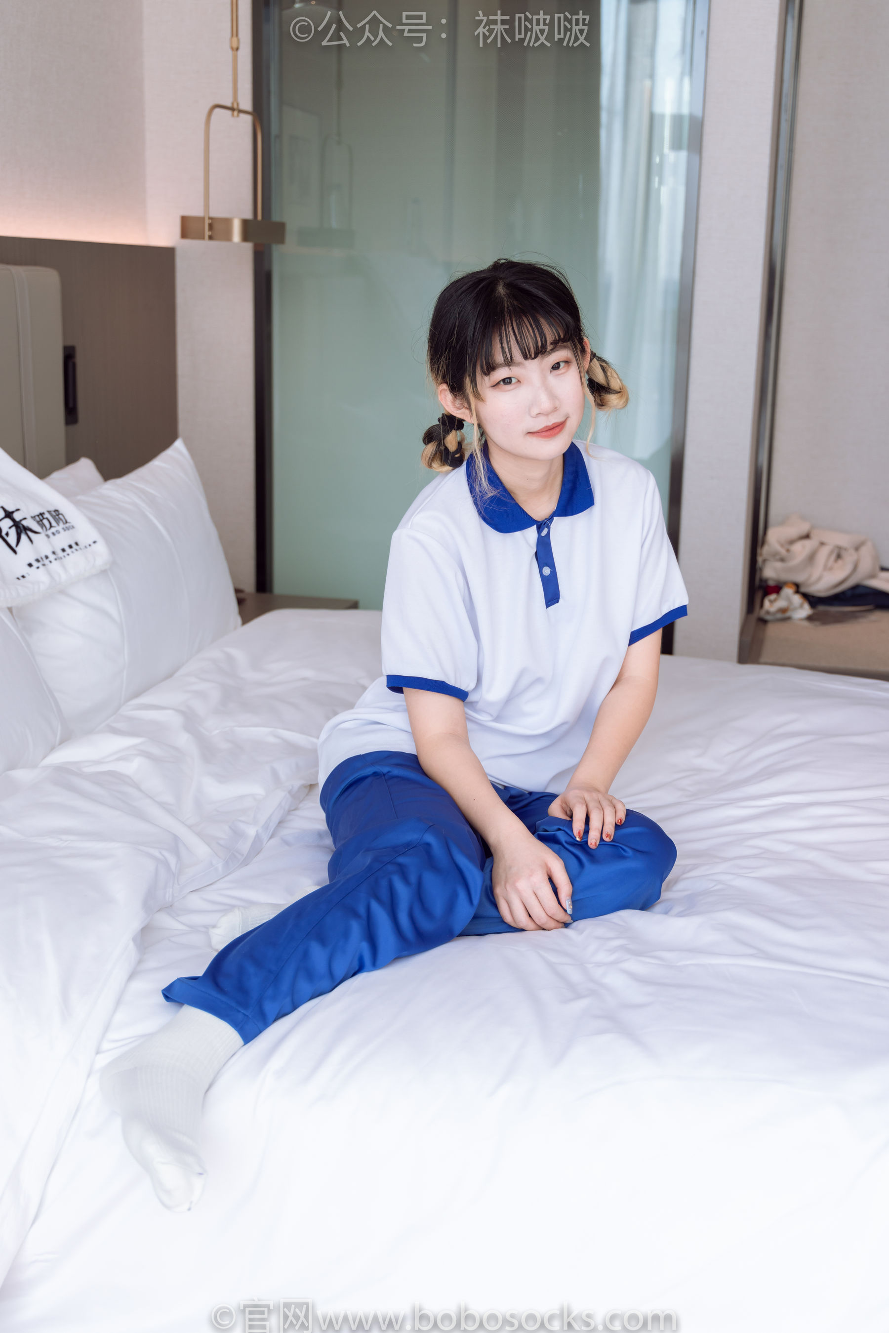 BoBoSocks袜啵啵 No.042 砂糖-校服、板鞋、白棉袜、油亮白丝