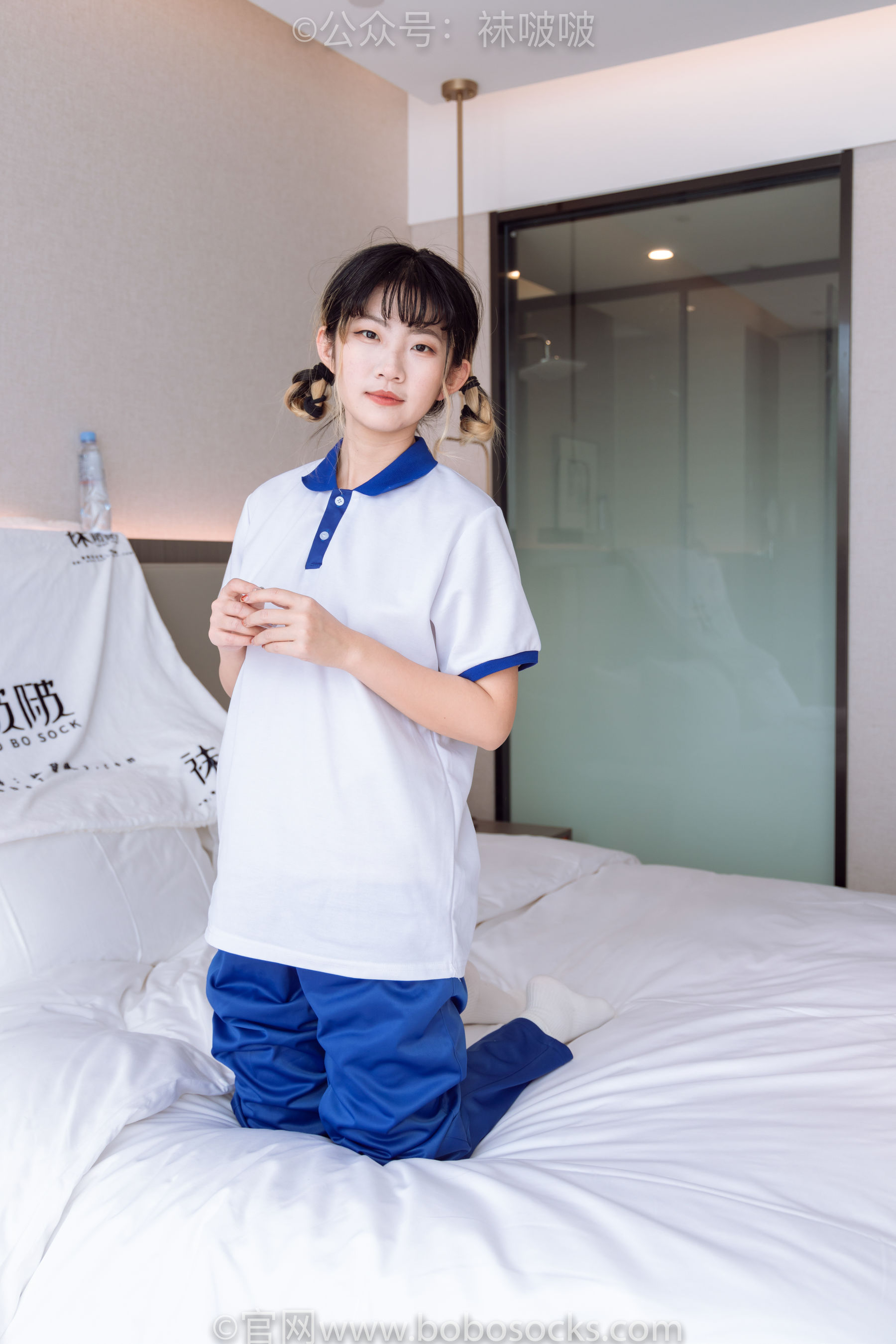 BoBoSocks袜啵啵 No.042 砂糖-校服、板鞋、白棉袜、油亮白丝