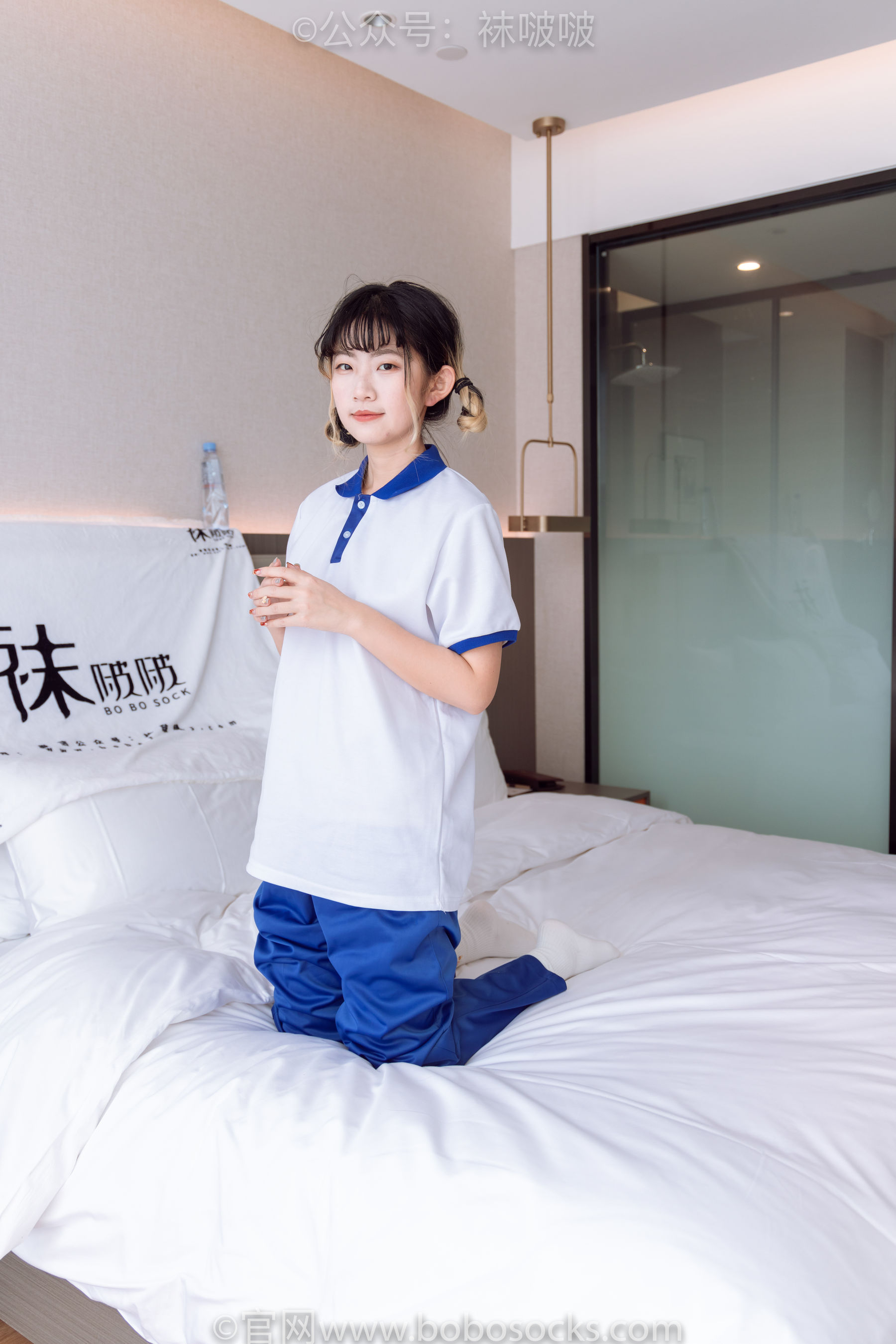 BoBoSocks袜啵啵 No.042 砂糖-校服、板鞋、白棉袜、油亮白丝