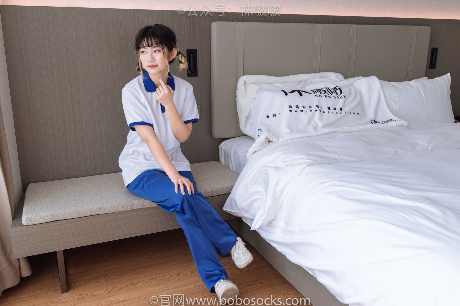 BoBoSocks袜啵啵 No.042 砂糖-校服、板鞋、白棉袜、油亮白丝