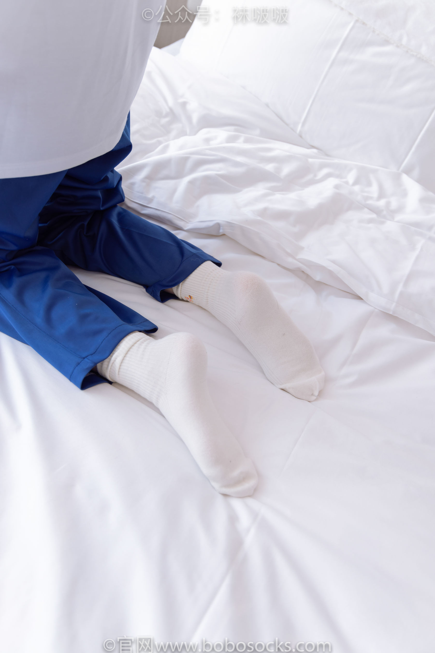 BoBoSocks袜啵啵 No.042 砂糖-校服、板鞋、白棉袜、油亮白丝