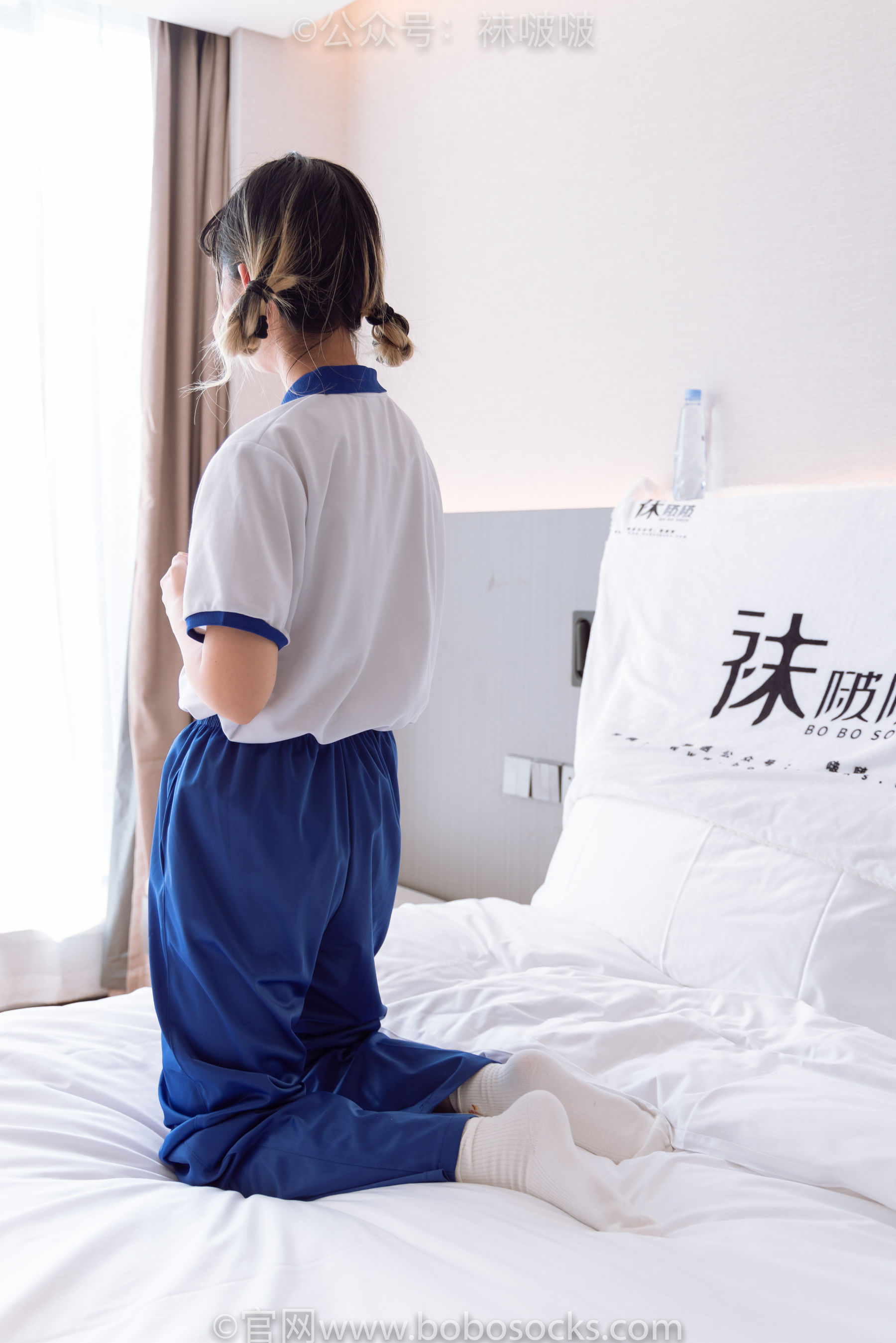 BoBoSocks袜啵啵 No.042 砂糖-校服、板鞋、白棉袜、油亮白丝