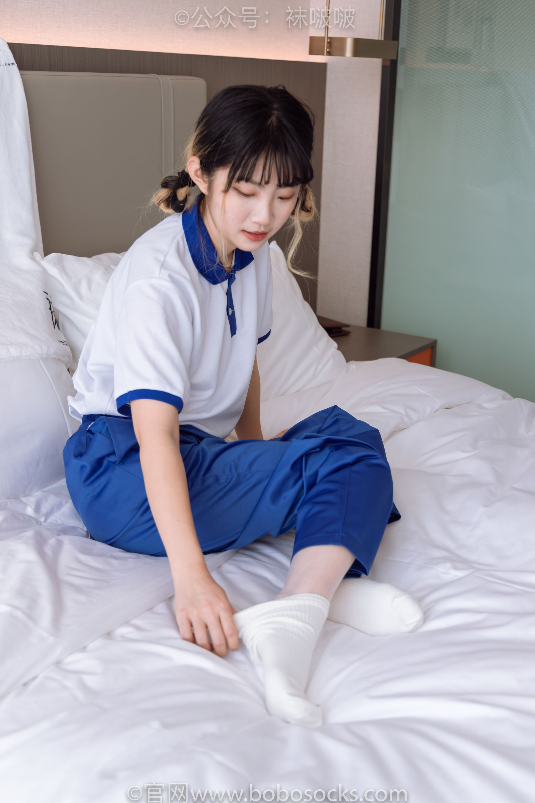 BoBoSocks袜啵啵 No.042 砂糖-校服、板鞋、白棉袜、油亮白丝