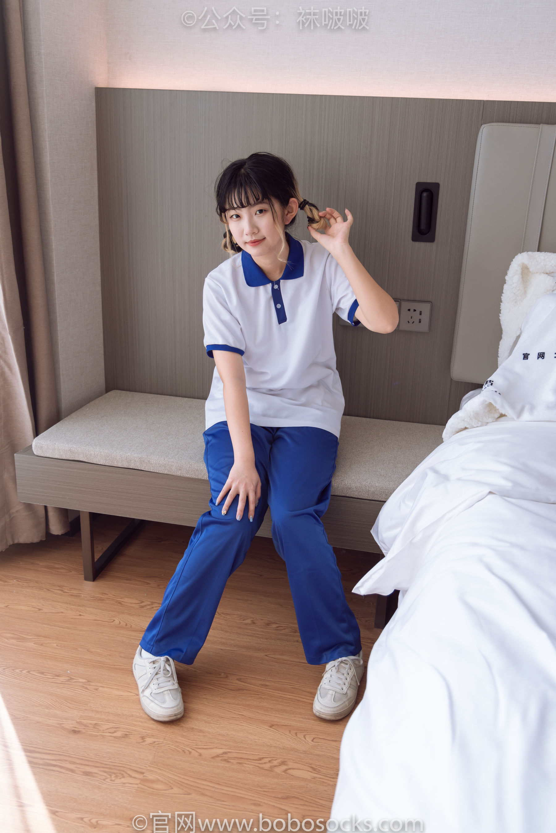 BoBoSocks袜啵啵 No.042 砂糖-校服、板鞋、白棉袜、油亮白丝